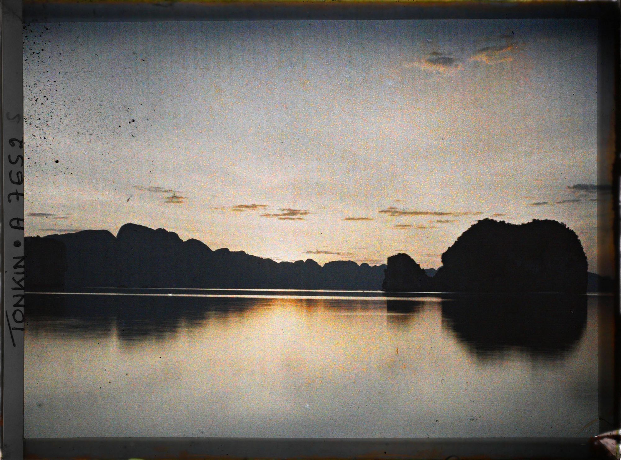 Image représentant Un lever de soleil sur les rochers du " Groupe de l'Union "