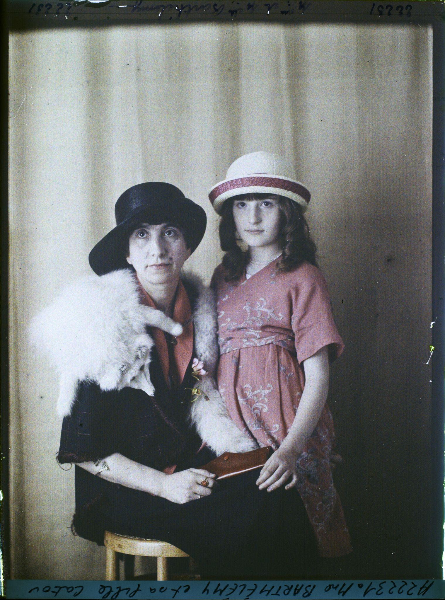 Image représentant Madame Annette Barthélemy et sa fille Catou