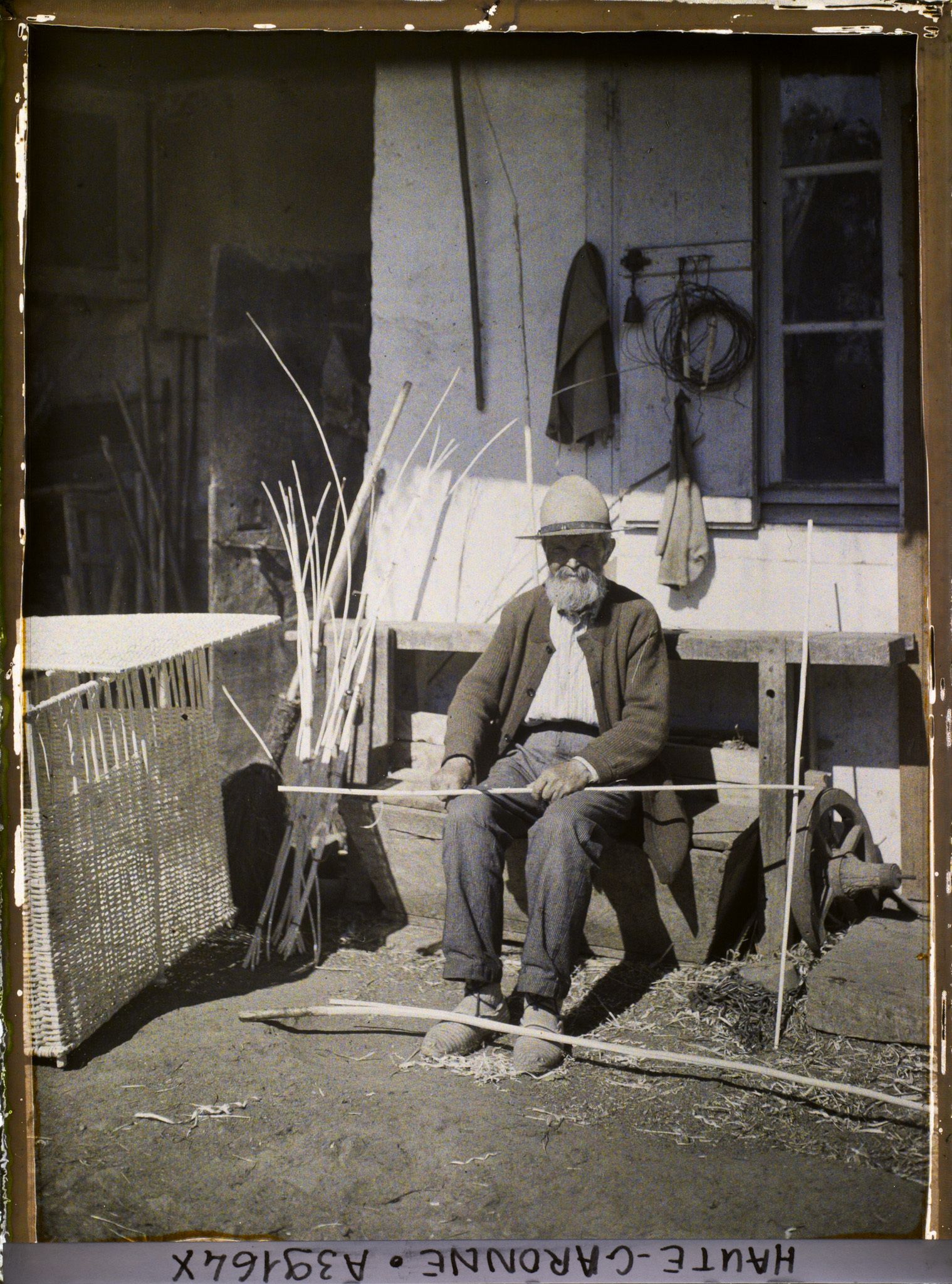 Image représentant Monsieur Jean Dencausse, vannier