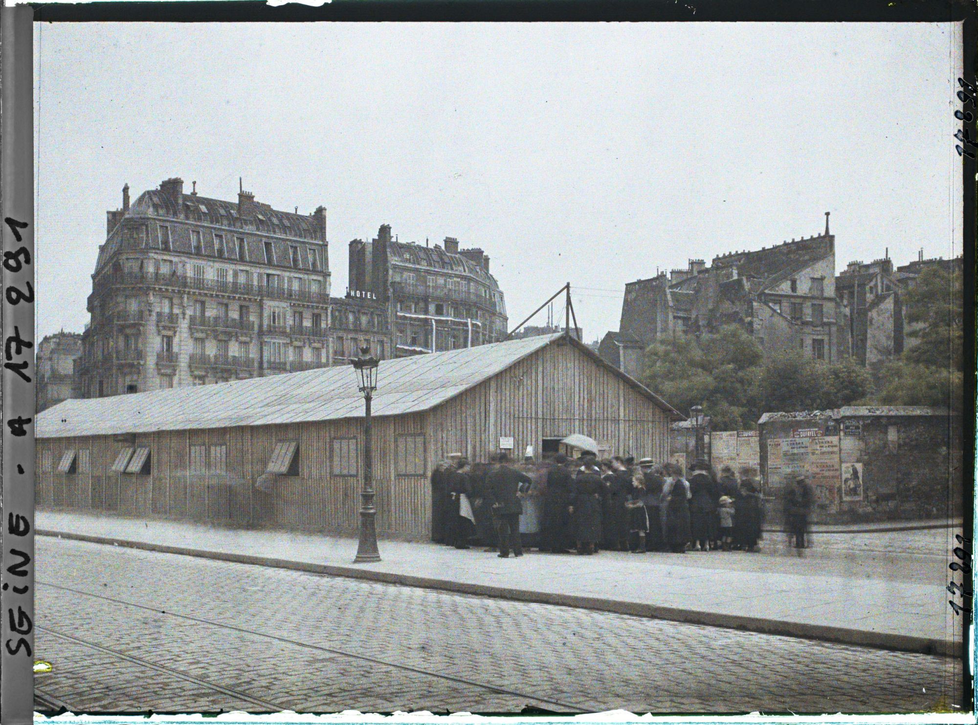 Image représentant Baraque Vilgrain, à l'angle du quai de Montebello et de la rue Saint-Julien-le-Pauvre