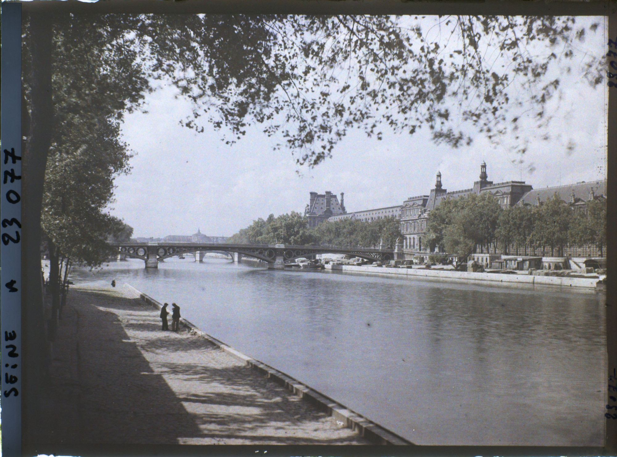 Image représentant Le pont du Carrousel vu du port des Saints-Pères