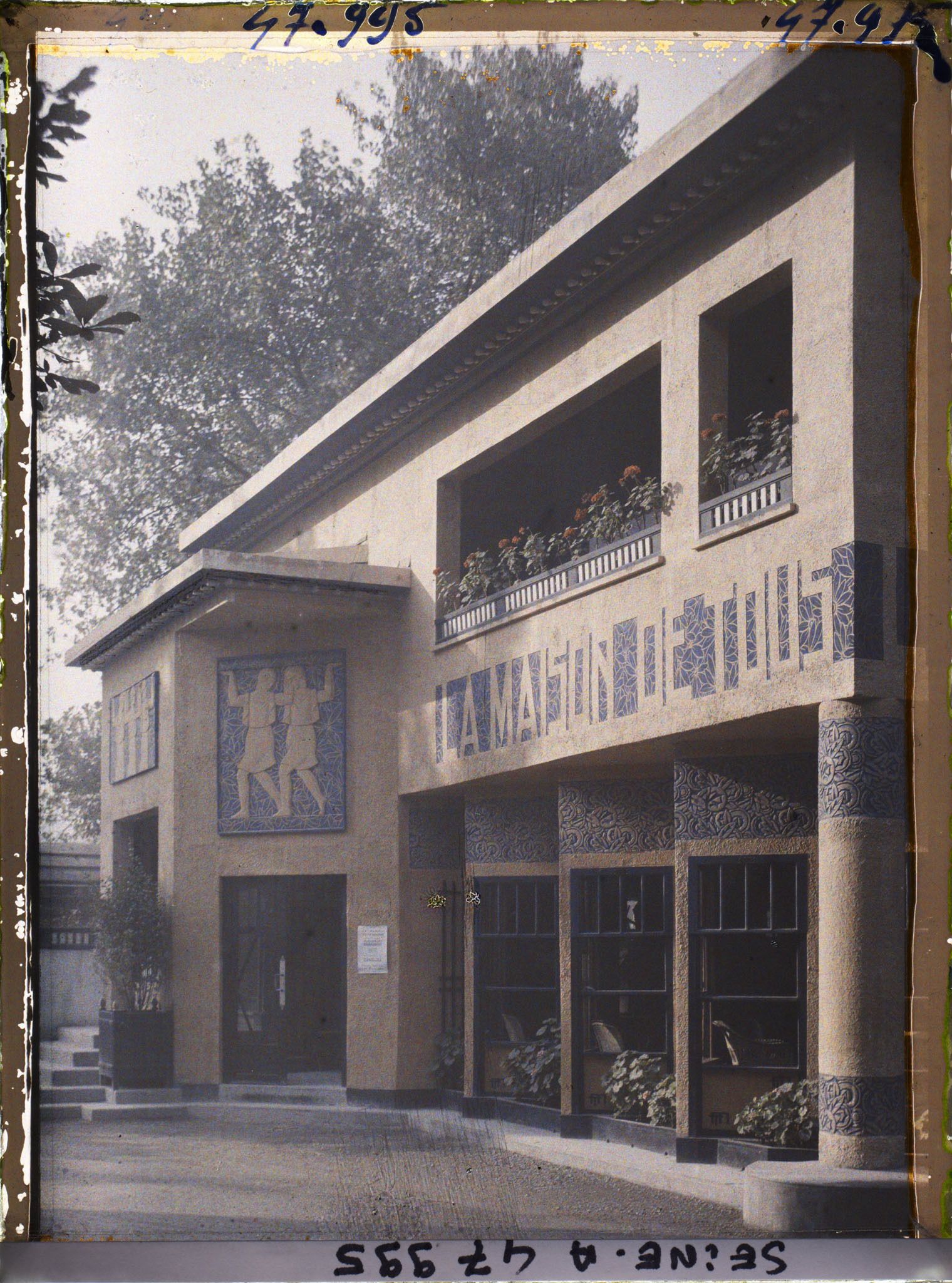 Image représentant L'Exposition des arts décoratifs, Le Village français, la Maison de Tous, D. Alfred Agache