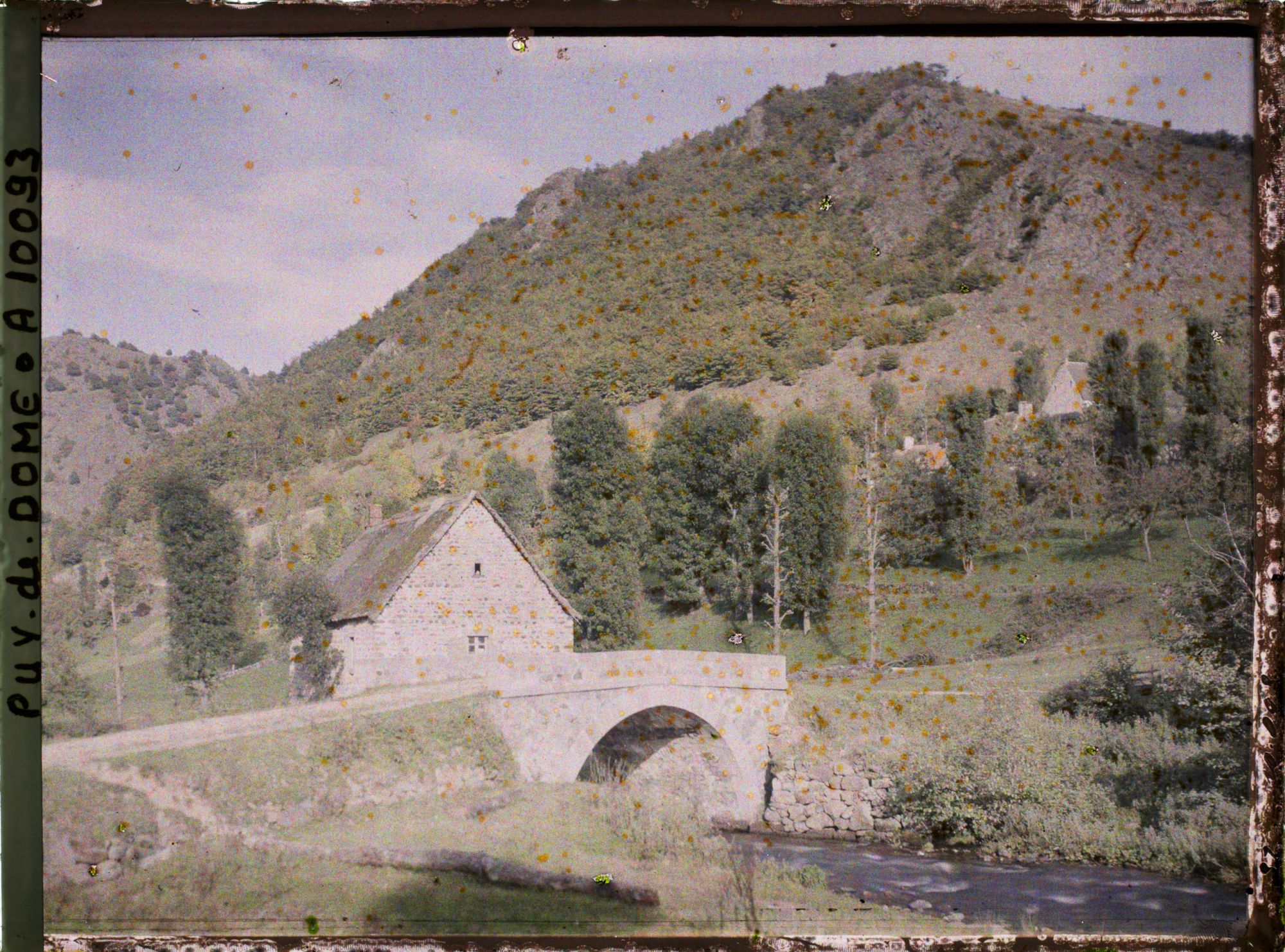 Image représentant France, Route du Valbeleix. Dans le hameau de la Valette