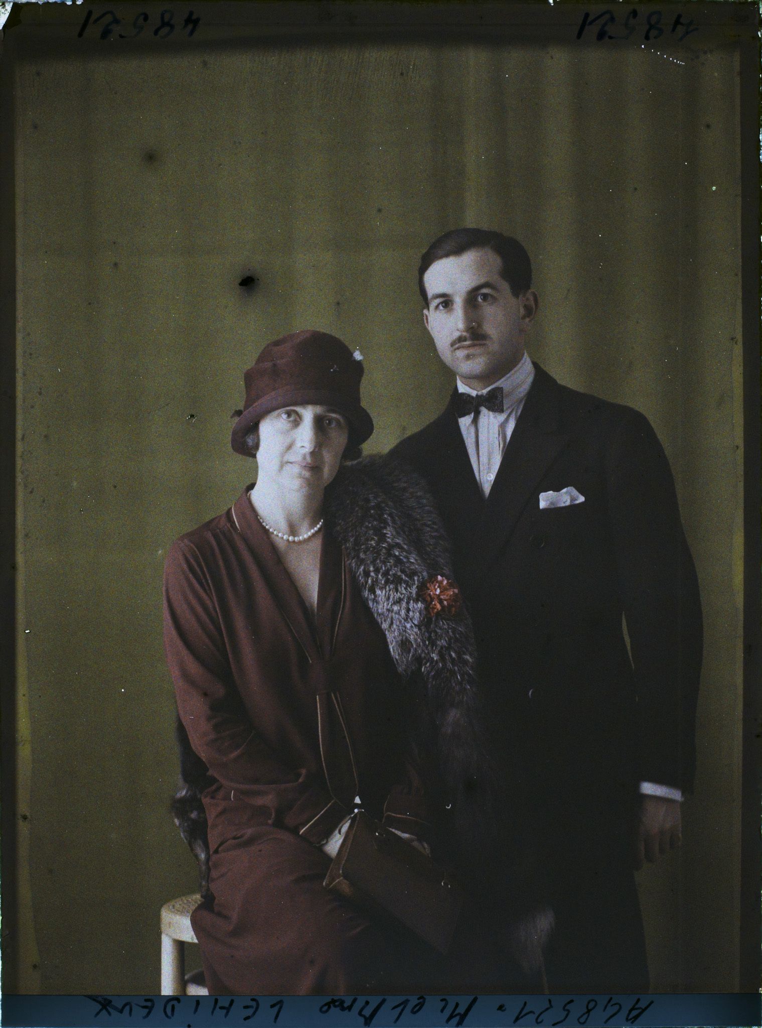 Image représentant https://musee-albert-kahn.s-museum.fr/home/NWQ2OTAwYzNmYjZlZTk1ZWQwODJmMjY4L2dlbmVyaWMtbm90aWNlLXRhYi9hdXRob3JpdHkvNjE3YTc5ZjVjZjhiODk2OGIzMzM3ZDIx/5d6900c3fb6ee95ed082f268/generic-notice-tab/authority/617a79ebcf8b8968b3337172 Monsieur Lehideux et  https://musee-albert-kahn.s-museum.fr/home/NWQ2OTAwYzNmYjZlZTk1ZWQwODJmMjY4L2dlbmVyaWMtbm90aWNlLXRhYi9hdXRob3JpdHkvNjE3YTc5ZjVjZjhiODk2OGIzMzM3ZDIx/5d6900c3fb6ee95ed082f268/generic-notice-tab/authority/617a79ebcf8b8968b3337173 son épouse