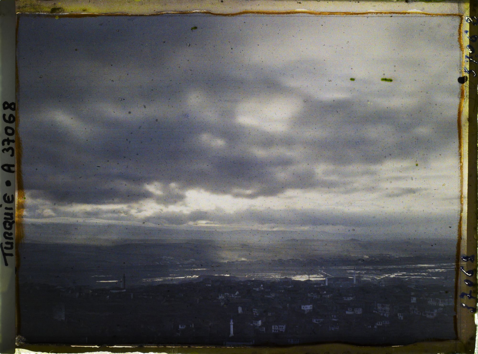 Image représentant Panorama sur la ville au crépuscule (sans doute depuis la citadelle)