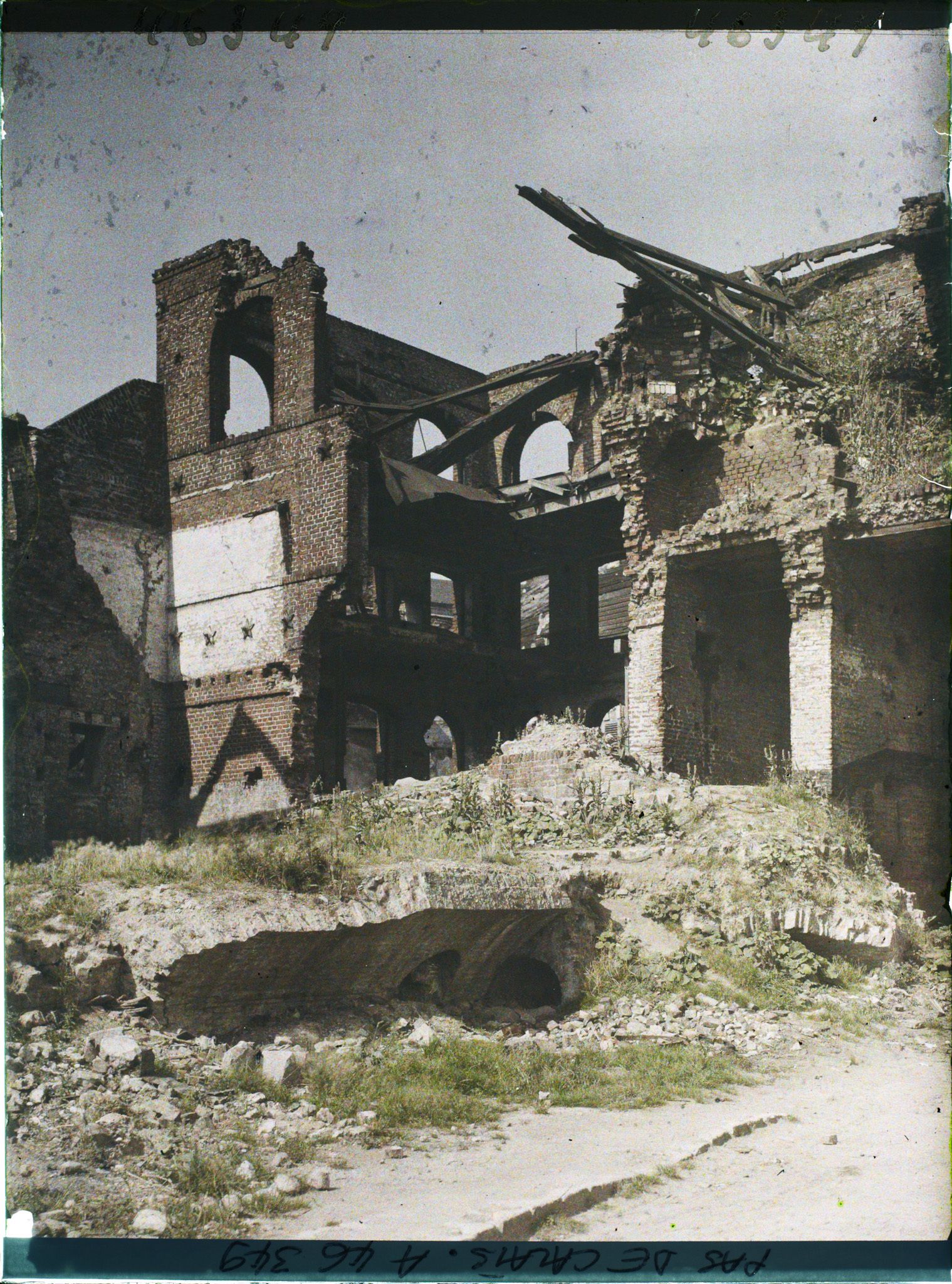 Image représentant France, Arras, Ruines derrière l'Hôtel de Ville