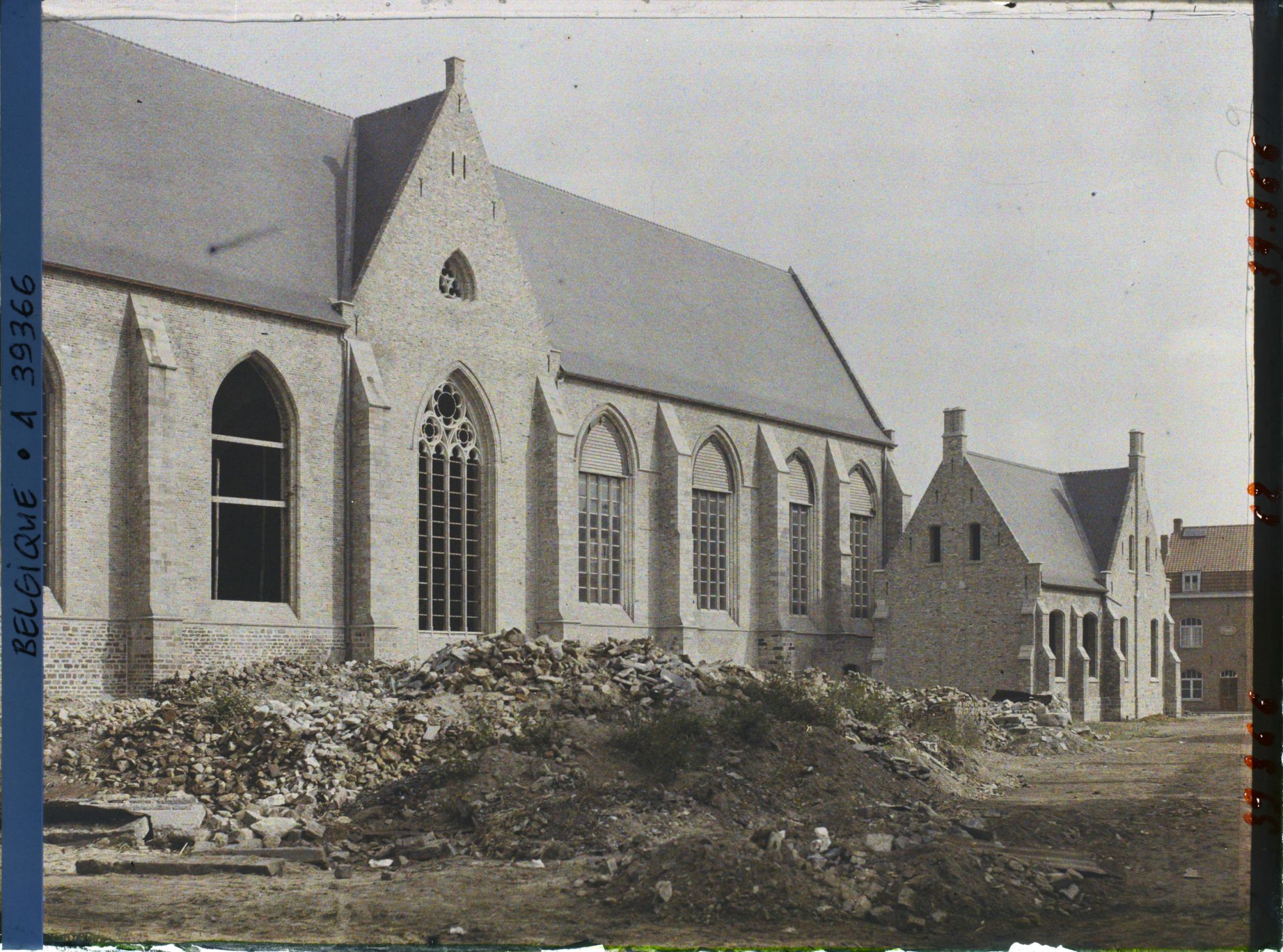 Image représentant Belgique, Ypres, Reconstruction de St Pierre