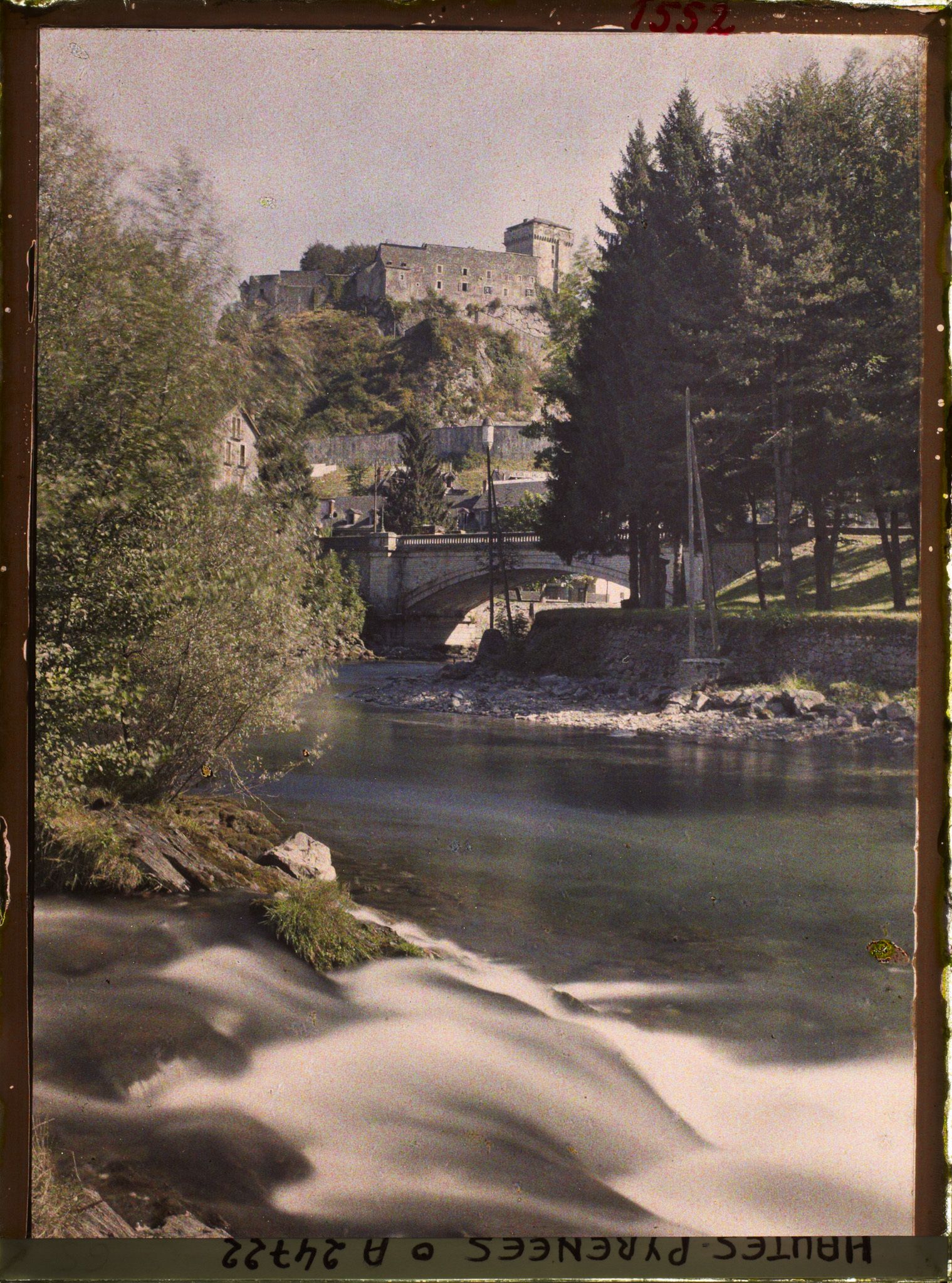 Image représentant France, Lourdes, Le Gave et le Château