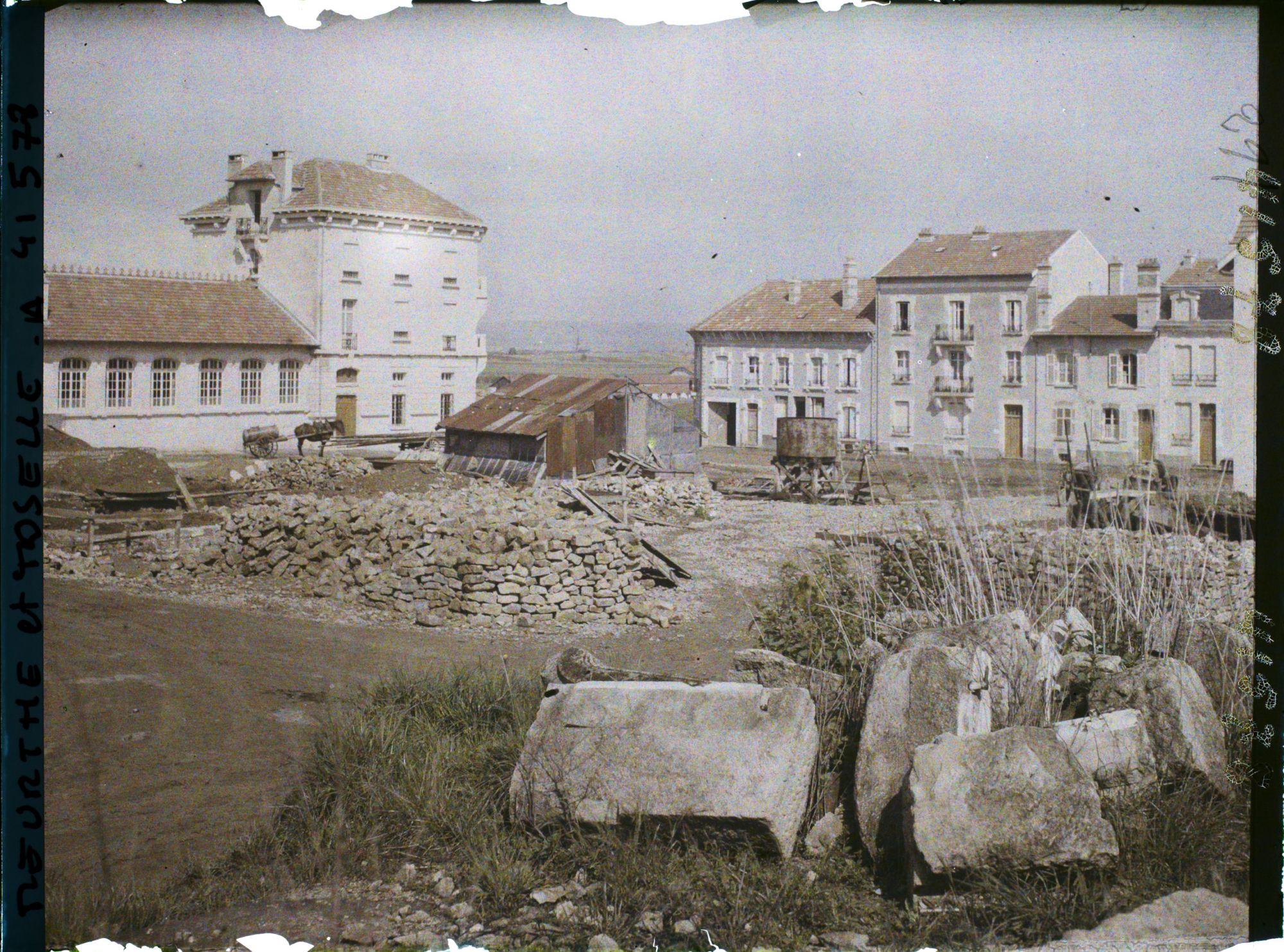 Image représentant France, Nomény, Place de la Mairie