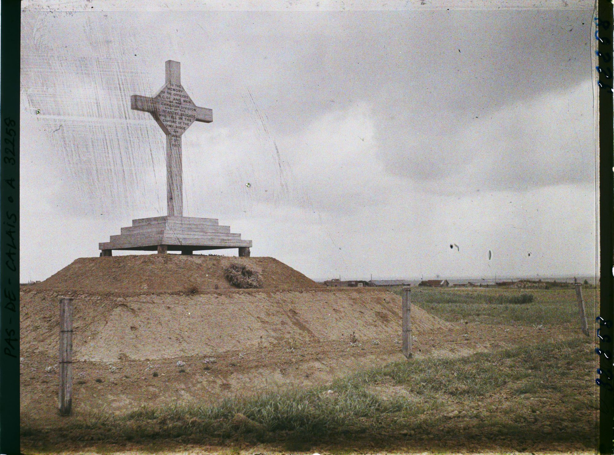Image représentant France, Thélus, Monument à la mémoire de la 2e division Canadienne