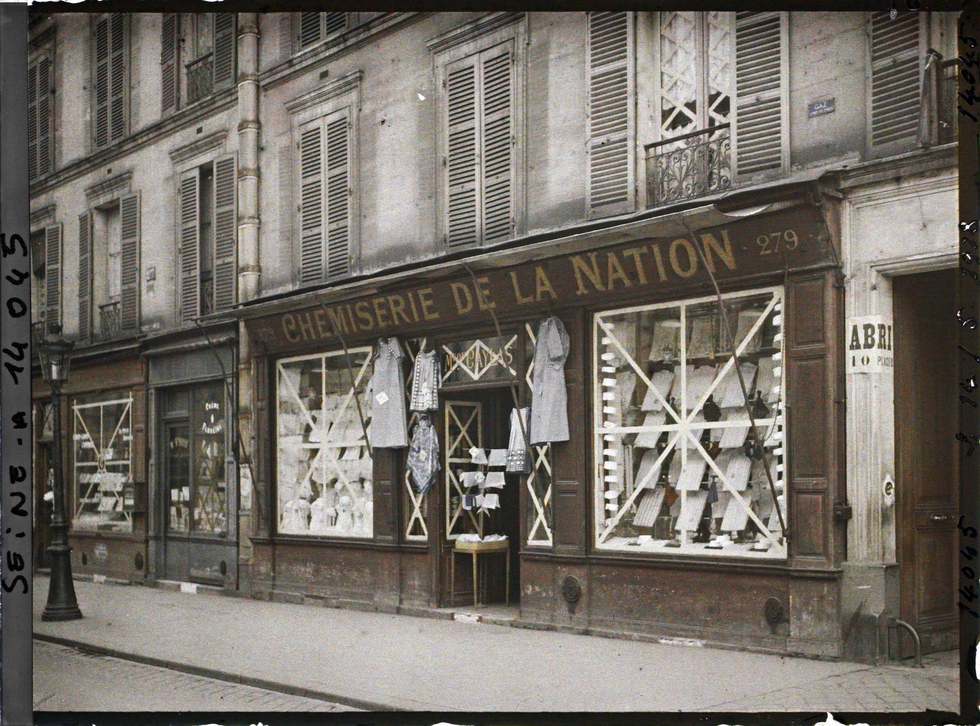 Image représentant Vitrines de magasins et fenêtres protégées contre les bombardements au 279 boulevard Voltaire