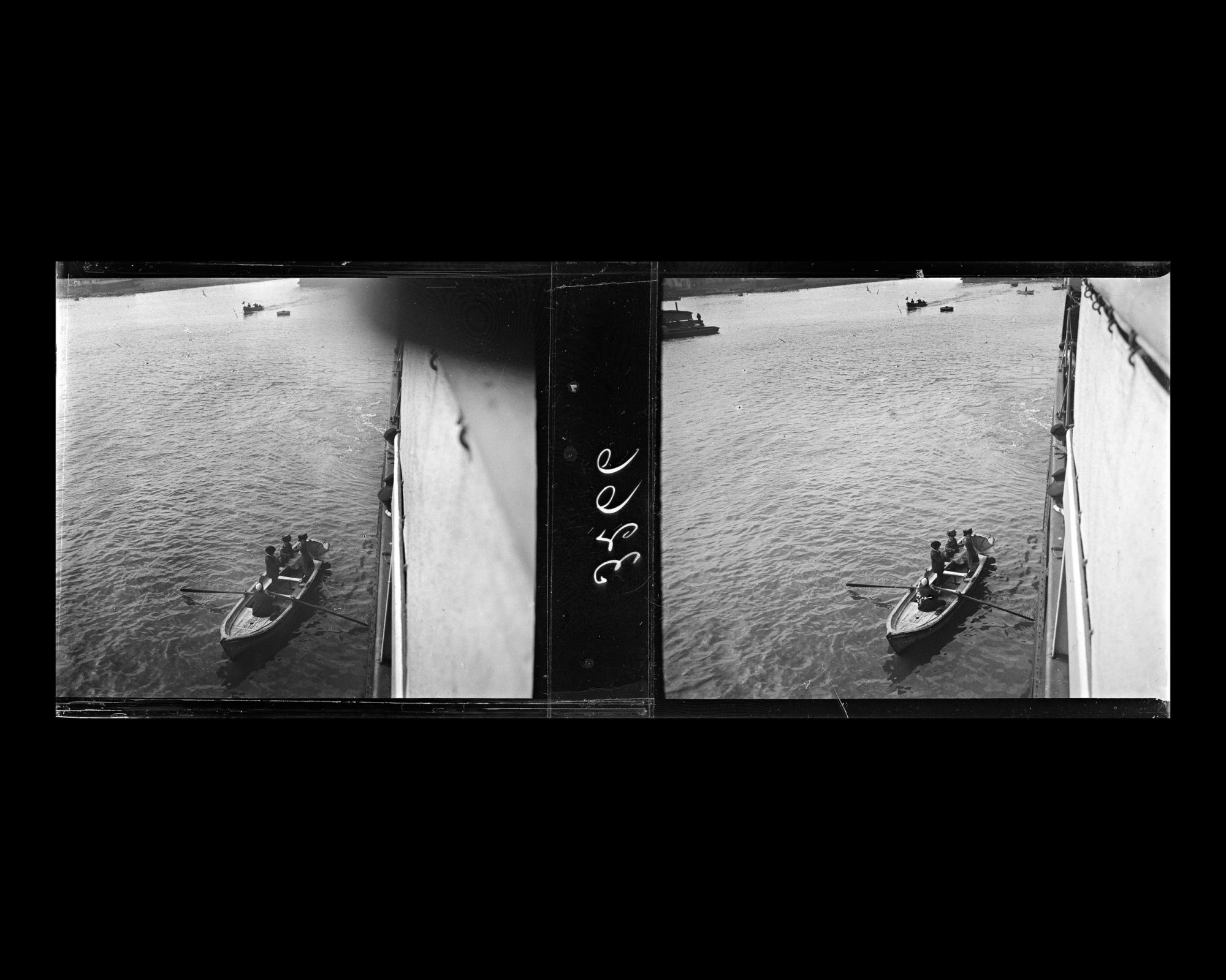 Image représentant Passagers dans une chaloupe à proximité du Lützow