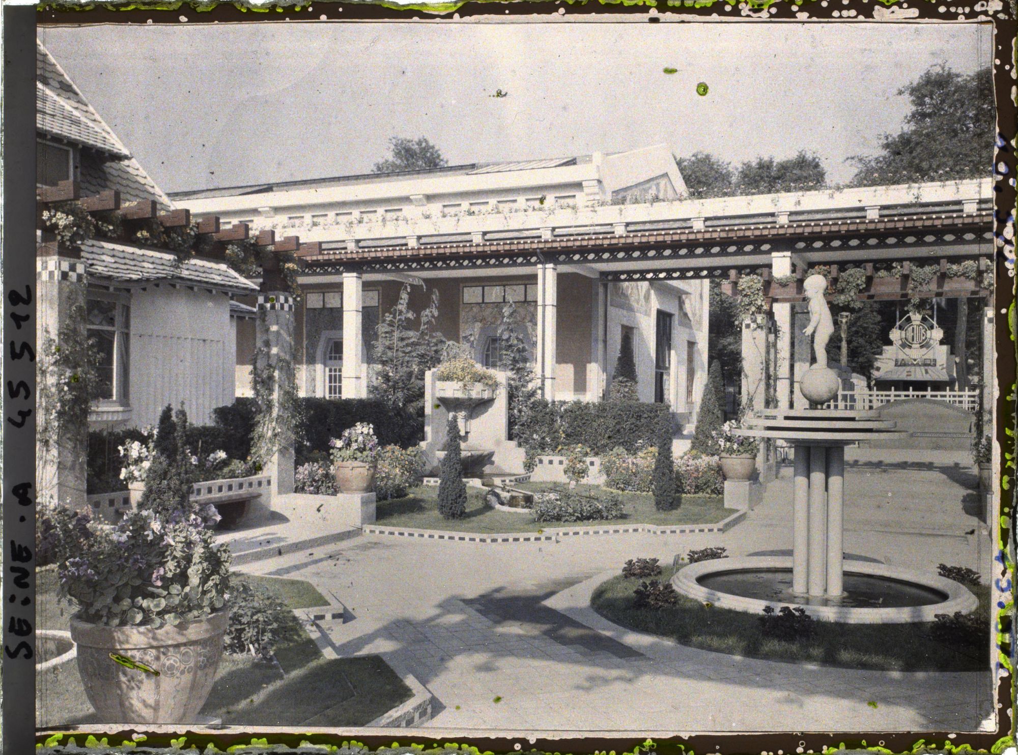 Image représentant L'Exposition des arts décoratifs, le Jardin de Vacherot et Riousse et le Patio Bouchard