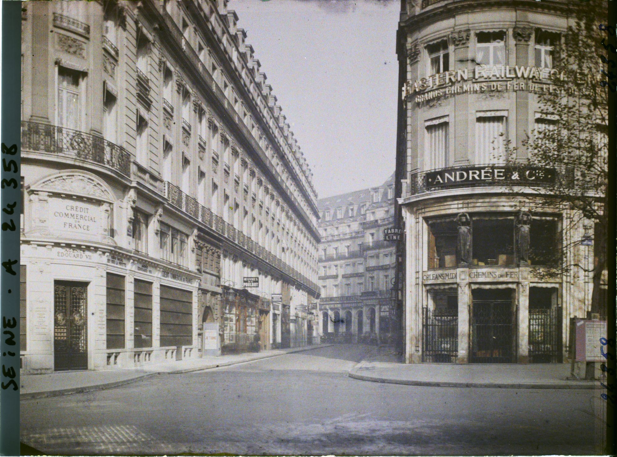 Image représentant La rue Edouard VII depuis le boulevard des Capucines