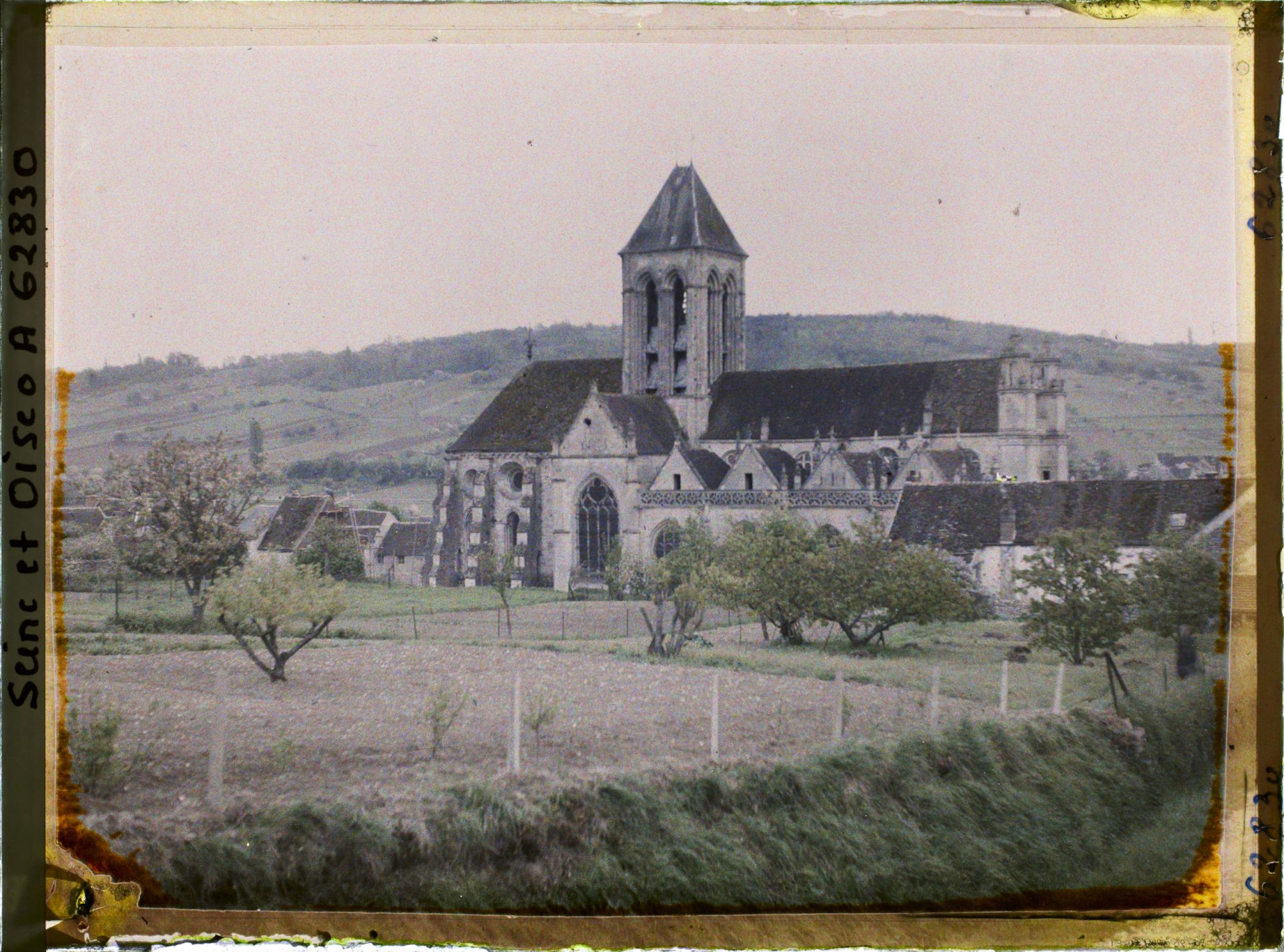 Image représentant Ile de France, Vetheuil, Le village vu de l'Ouest