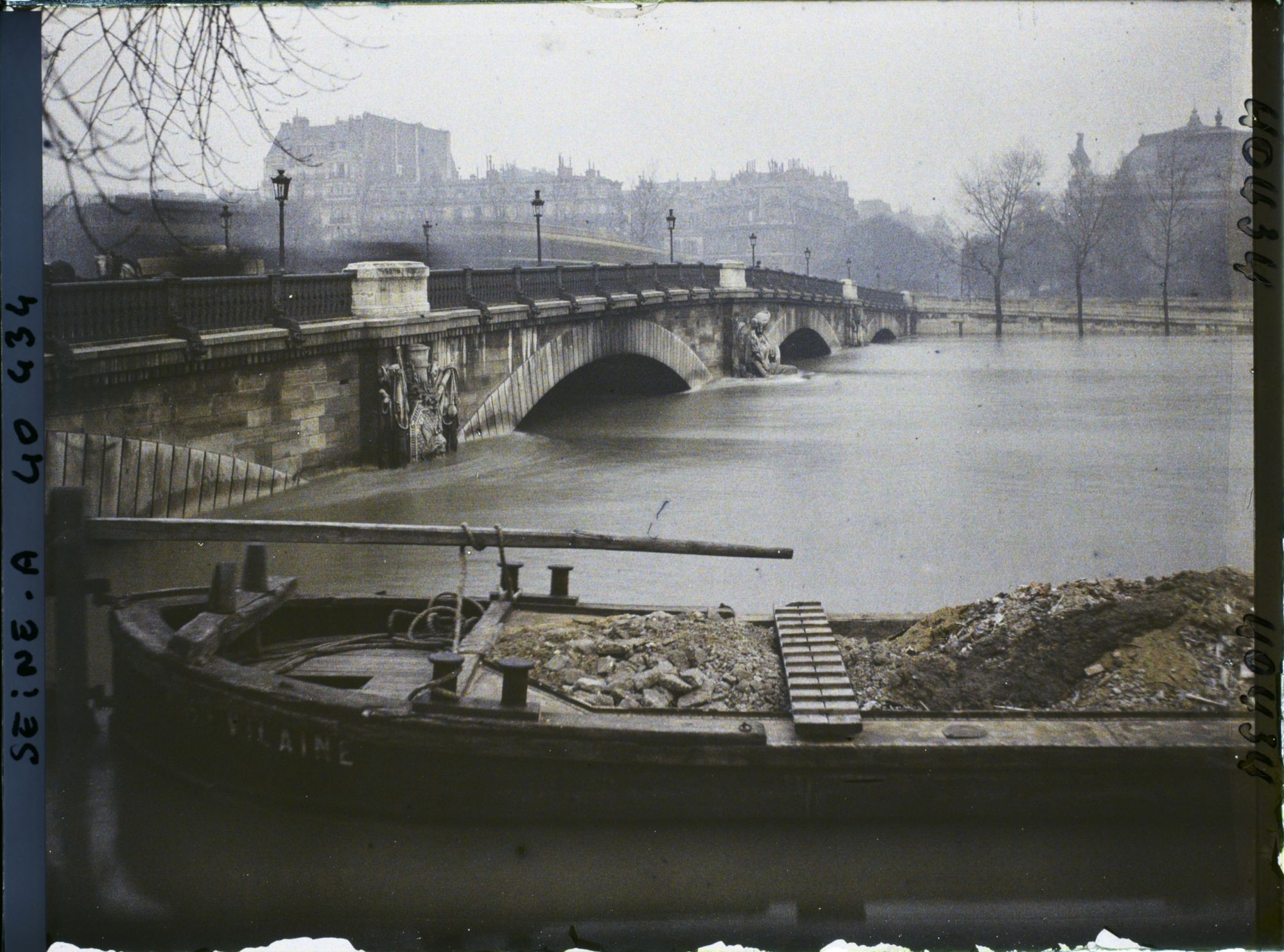 Image représentant La crue de la Seine au pont des Invalides