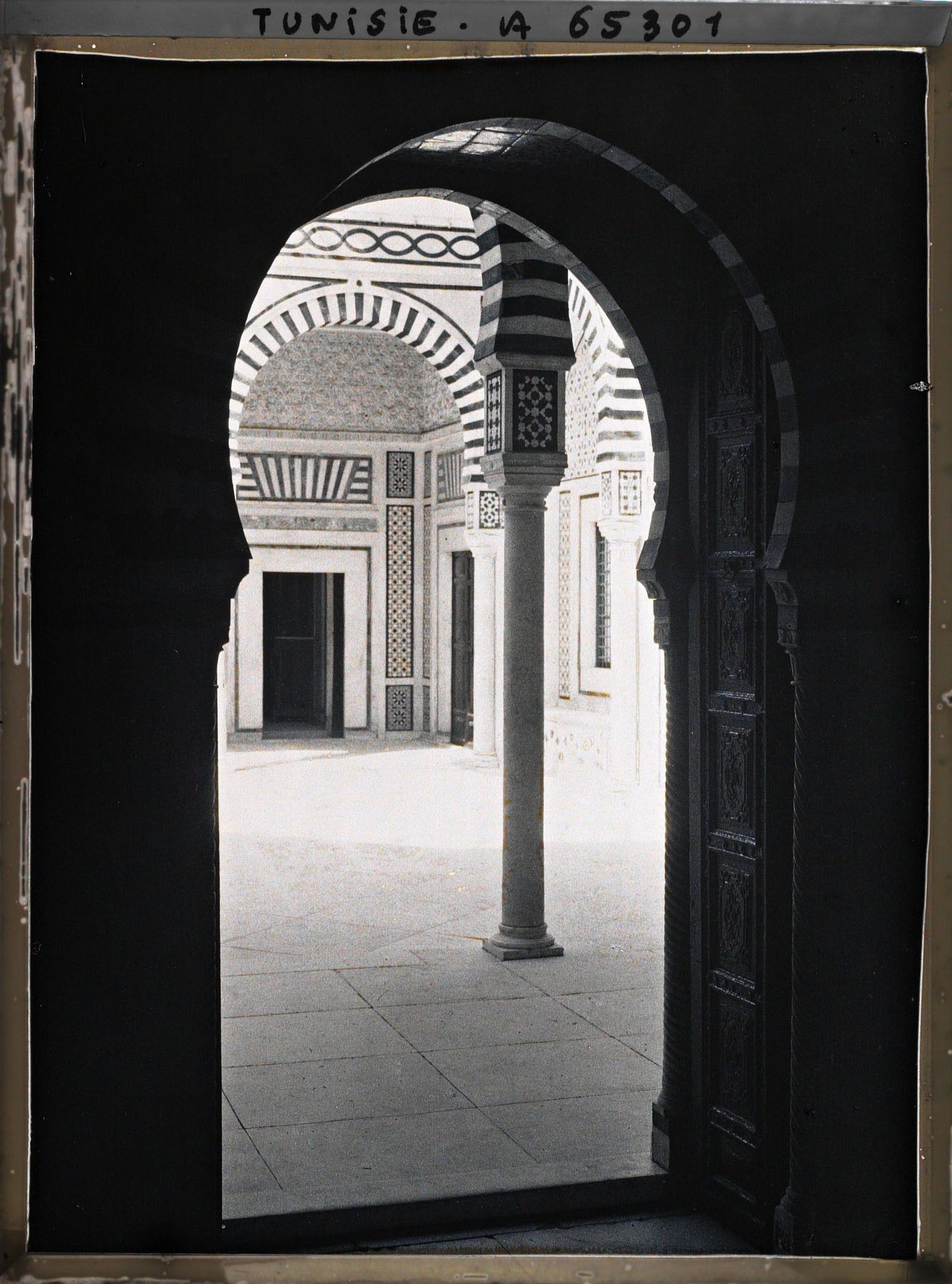 Image représentant Le patio du palais beylical Dar-el-Bey dans la médina