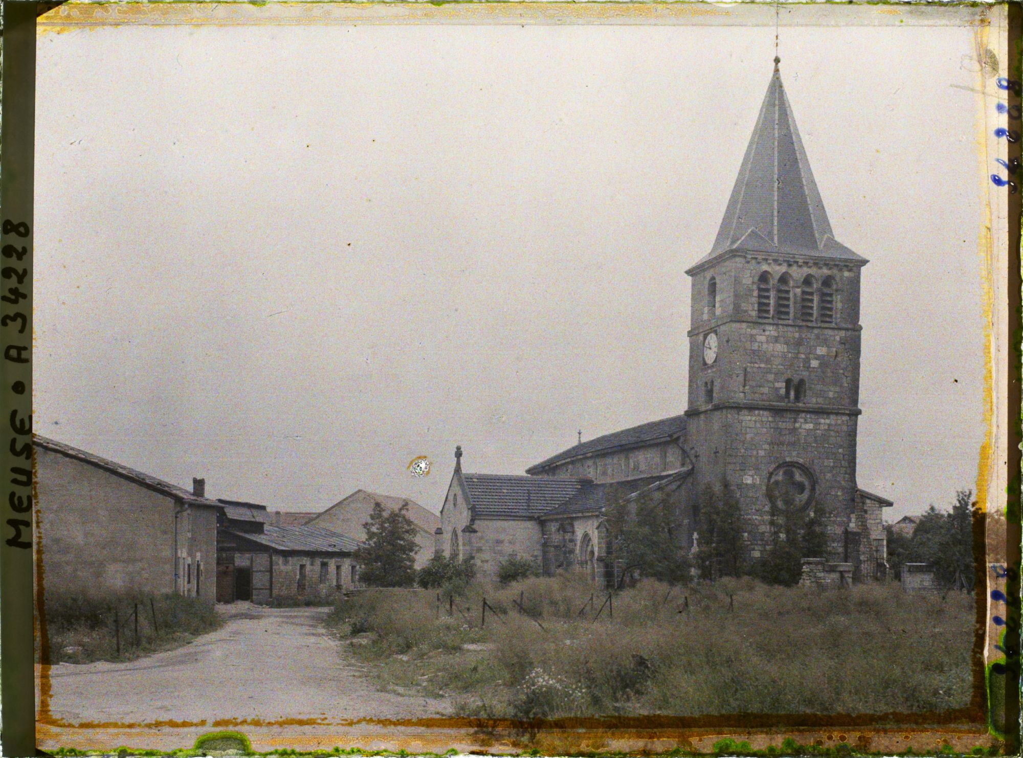 Image représentant France, Vigneulles les Hattonchatel, L'Eglise remise en état