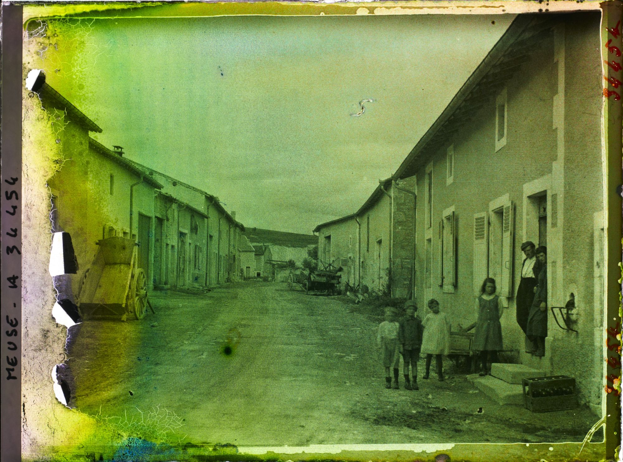 Image représentant France, Dompcervin, Une rue reconstruite
