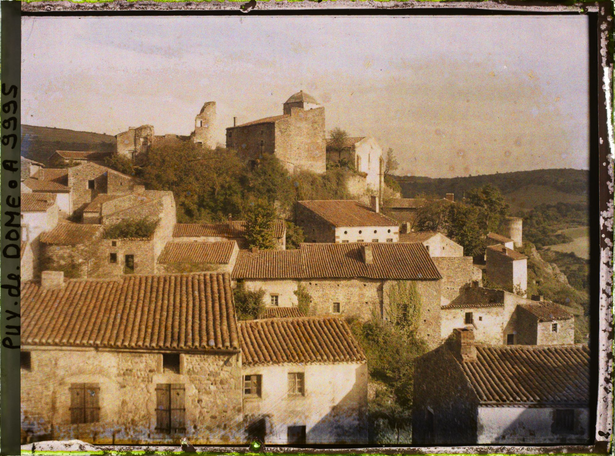 Image représentant France, St Yvoine, Vue générale sur le Village