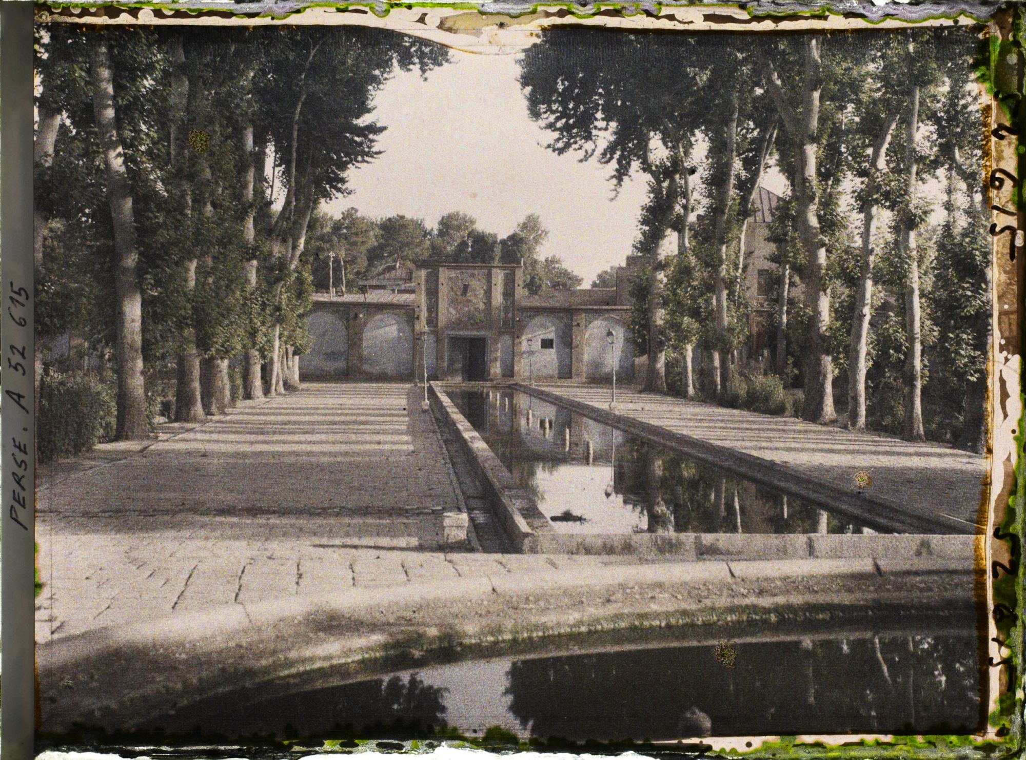 Image représentant Palais du Golestan, la cour des jets d'eau