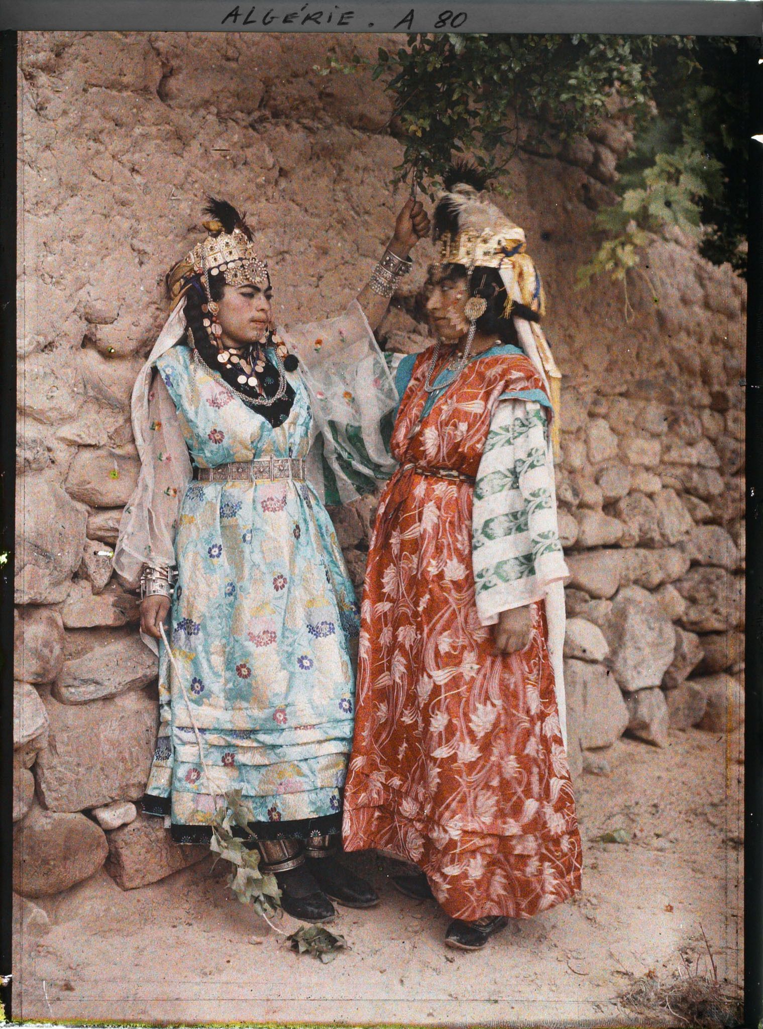 Image représentant Deux danseuses de la tribu des Ouled Naïl