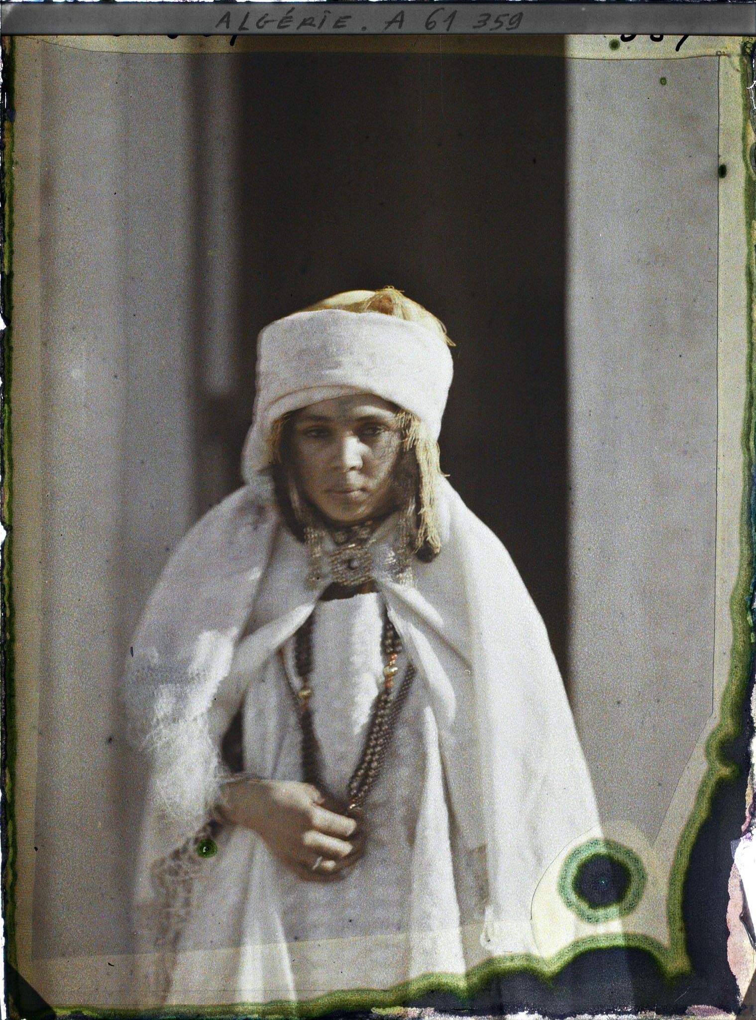 Image représentant Une jeune femme de la tribu des Larbaa