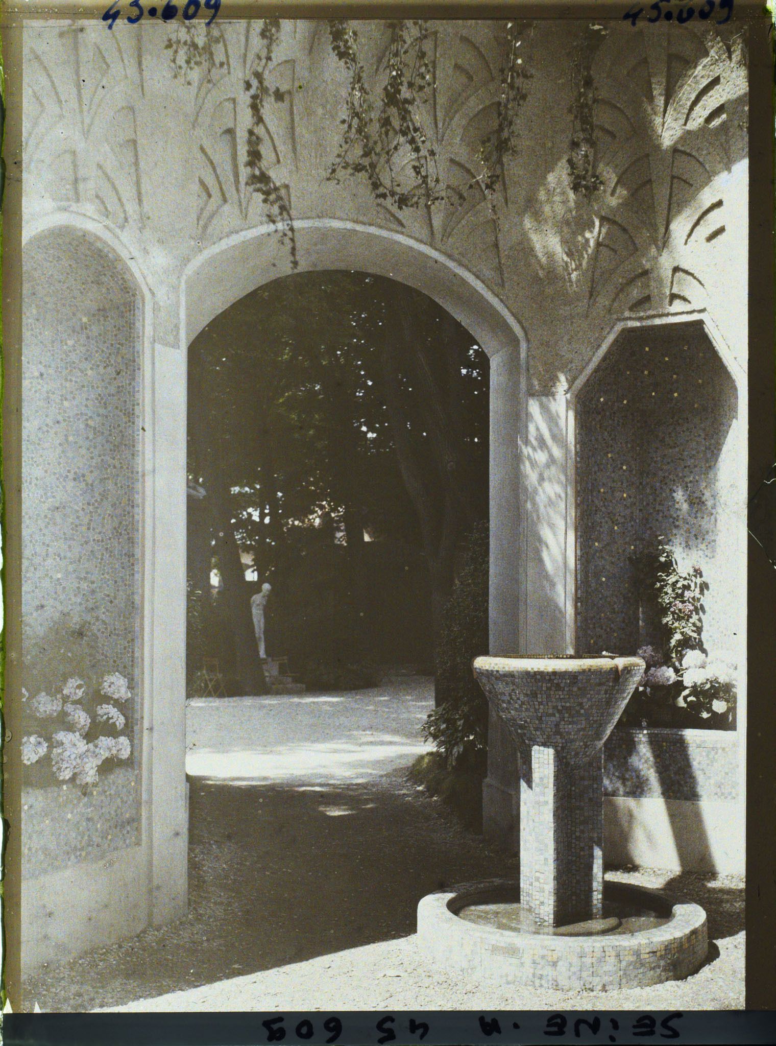 Image représentant L'Exposition des arts décoratifs, Pavillon du club des architectes diplômés