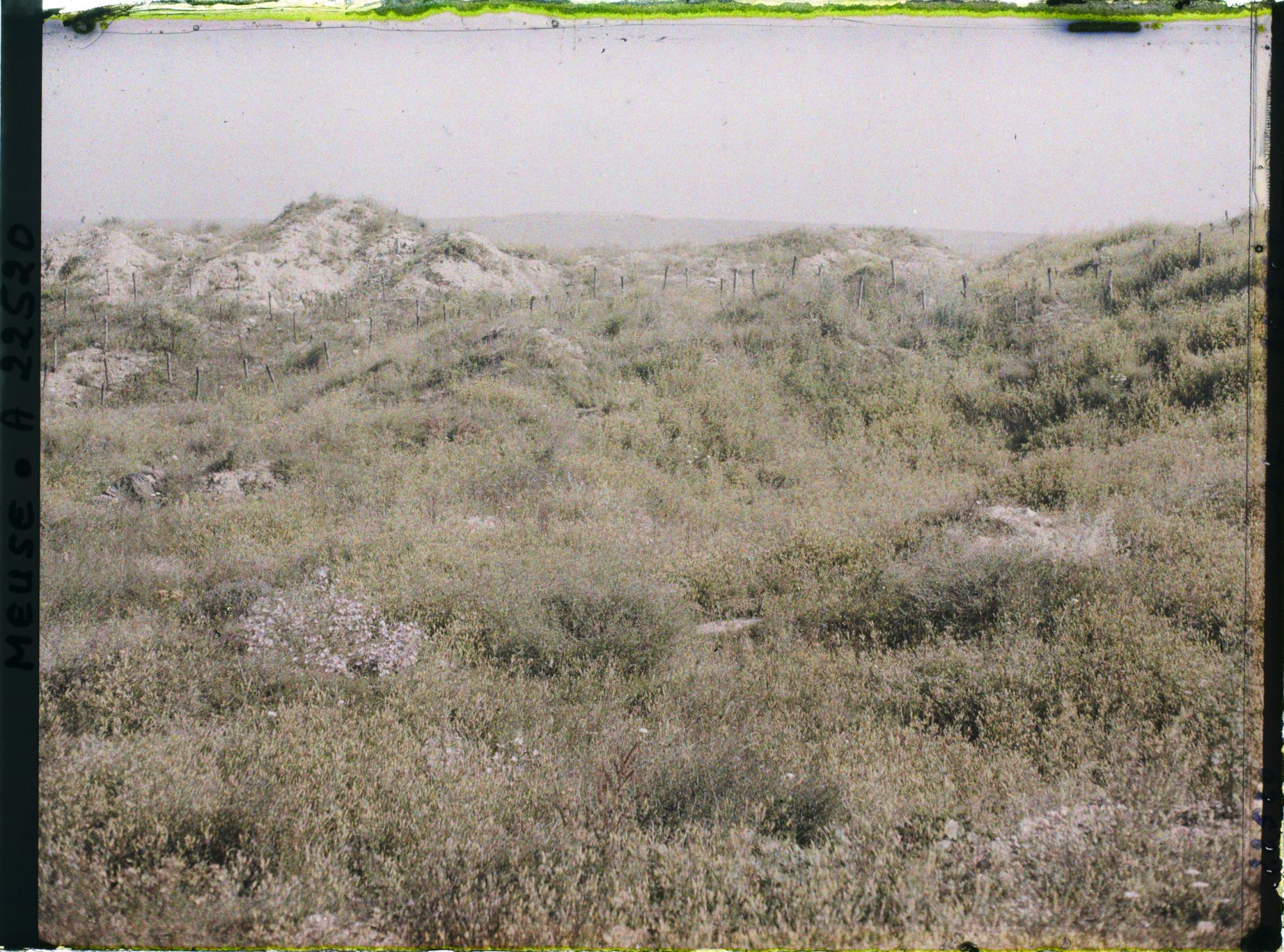 Image représentant France, Fort de Souville, Aspect de la Cour du fort à l'horizon, fort de Douaumont