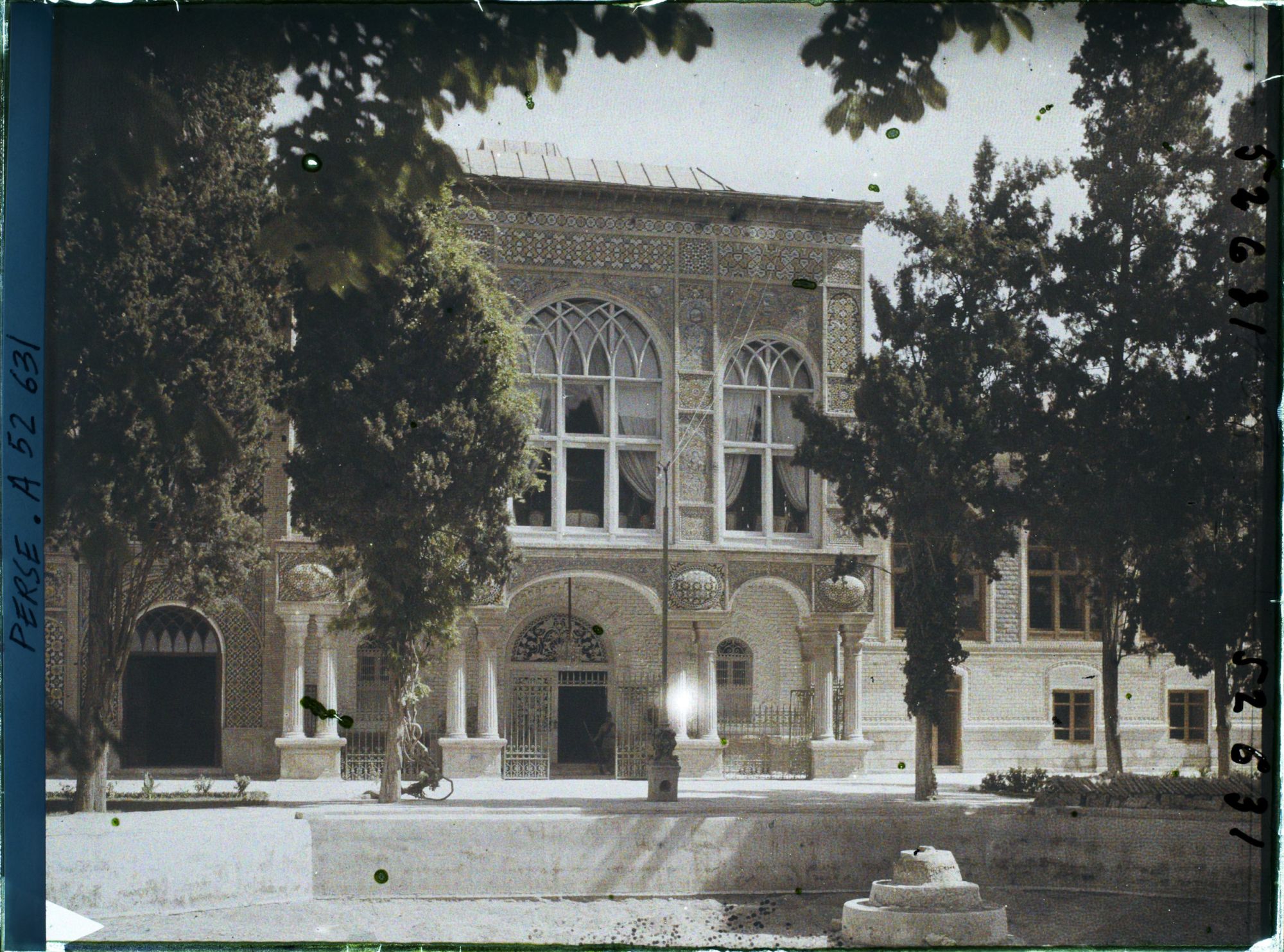 Image représentant L'entrée principale du palais du Golestan