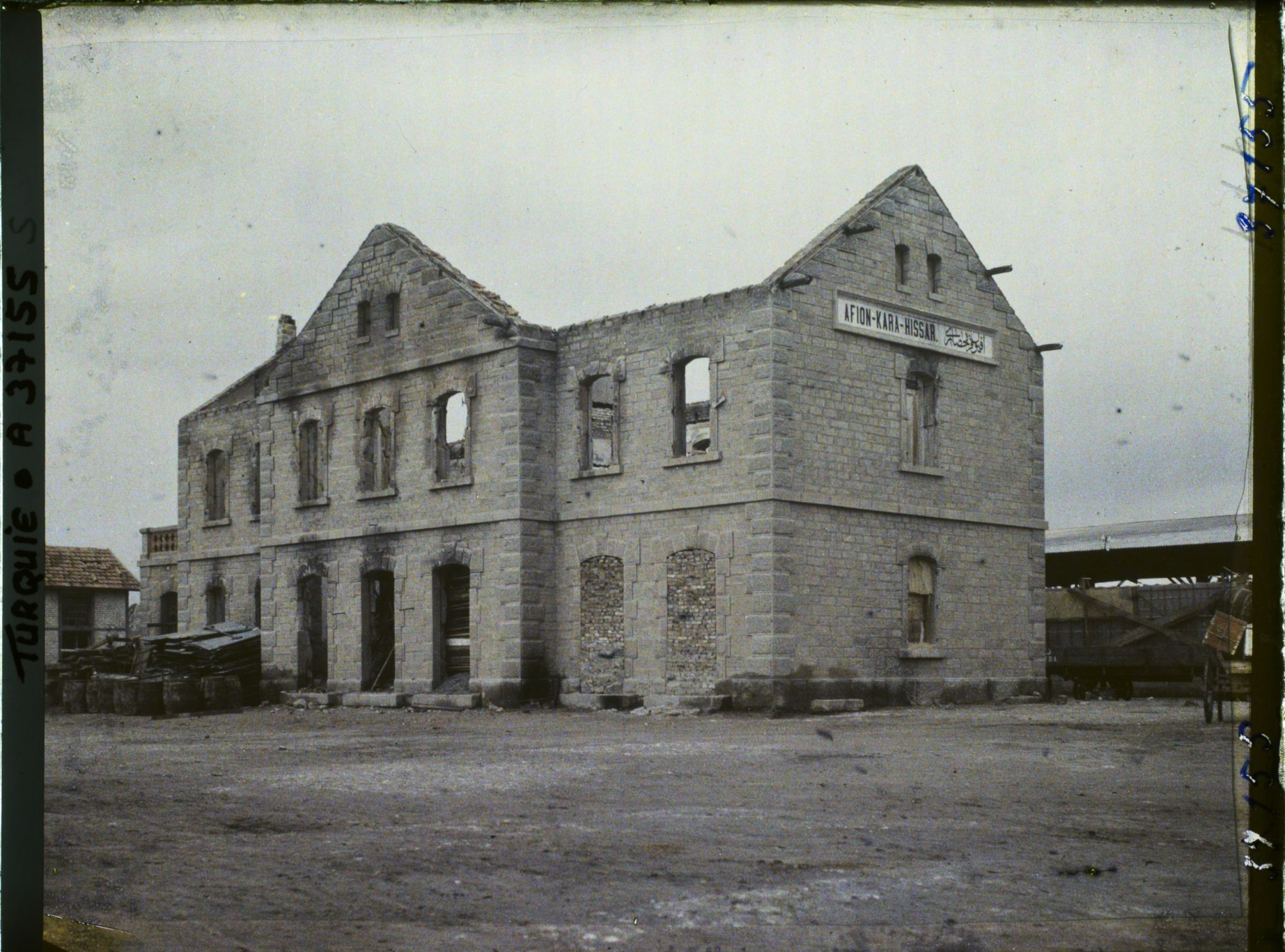 Image représentant Turquie, Afion-Kara-Hissar, Gare de Smyrne Cassata incendiée