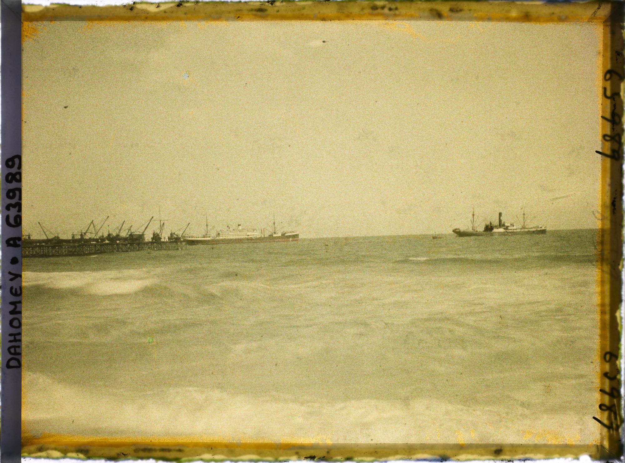 Image représentant Bateaux arrivant au wharf