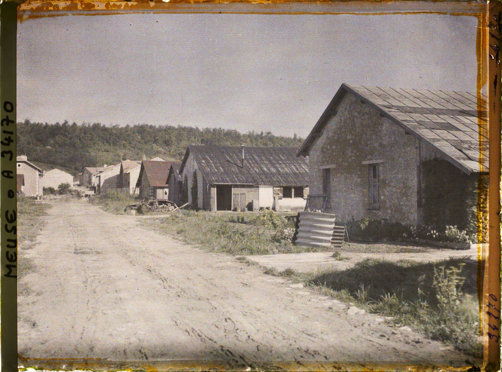 Image représentant France, Apremont, Une rue du Village
