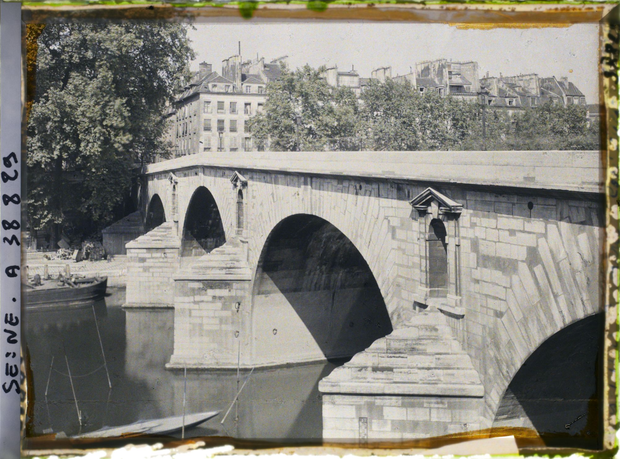 Image représentant Le pont Marie depuis le quai de Bourbon