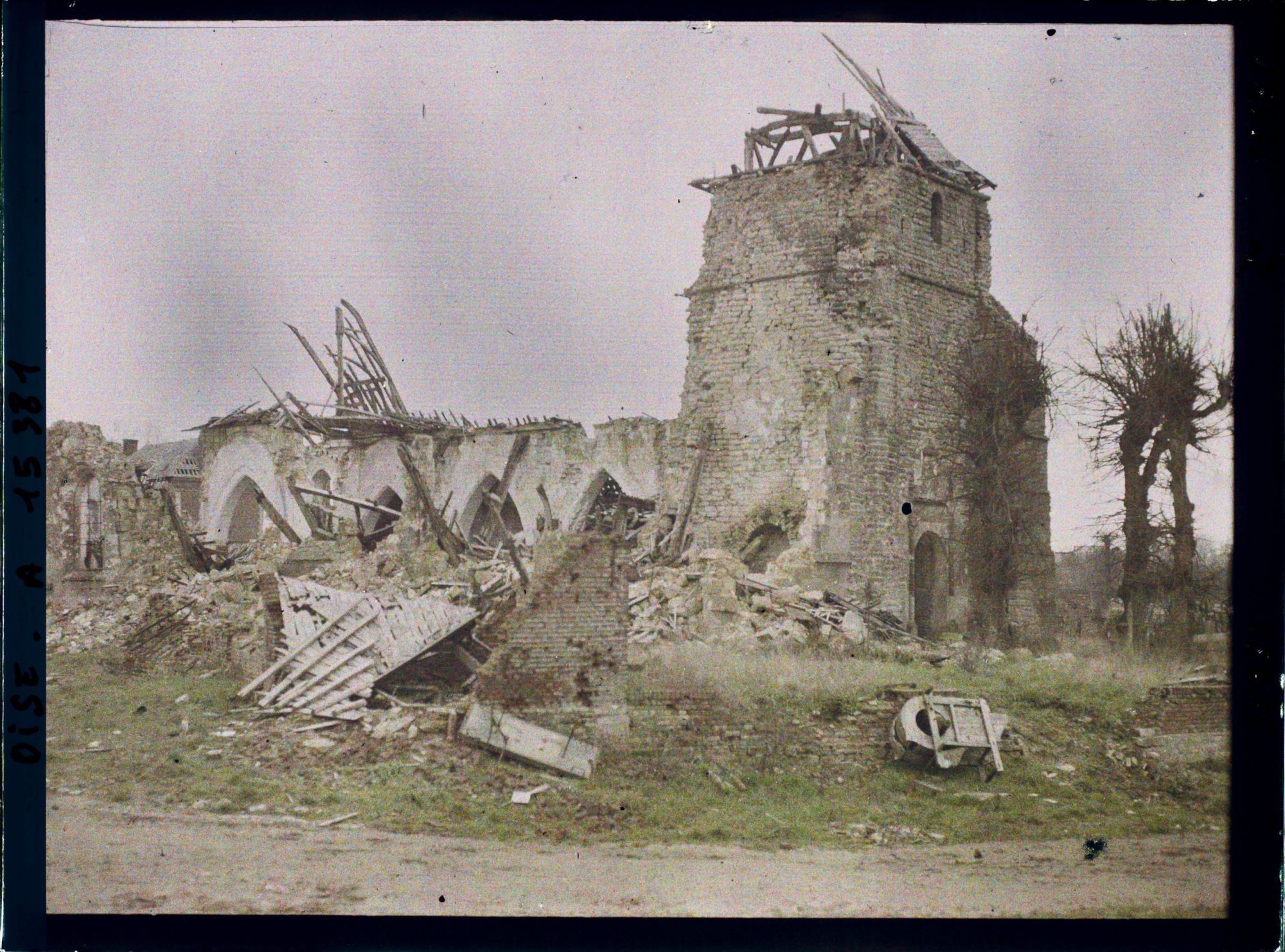 Image représentant France, Orvillers Sorel, Guerre : L'Eglise ruinée, vue prise de l'Est