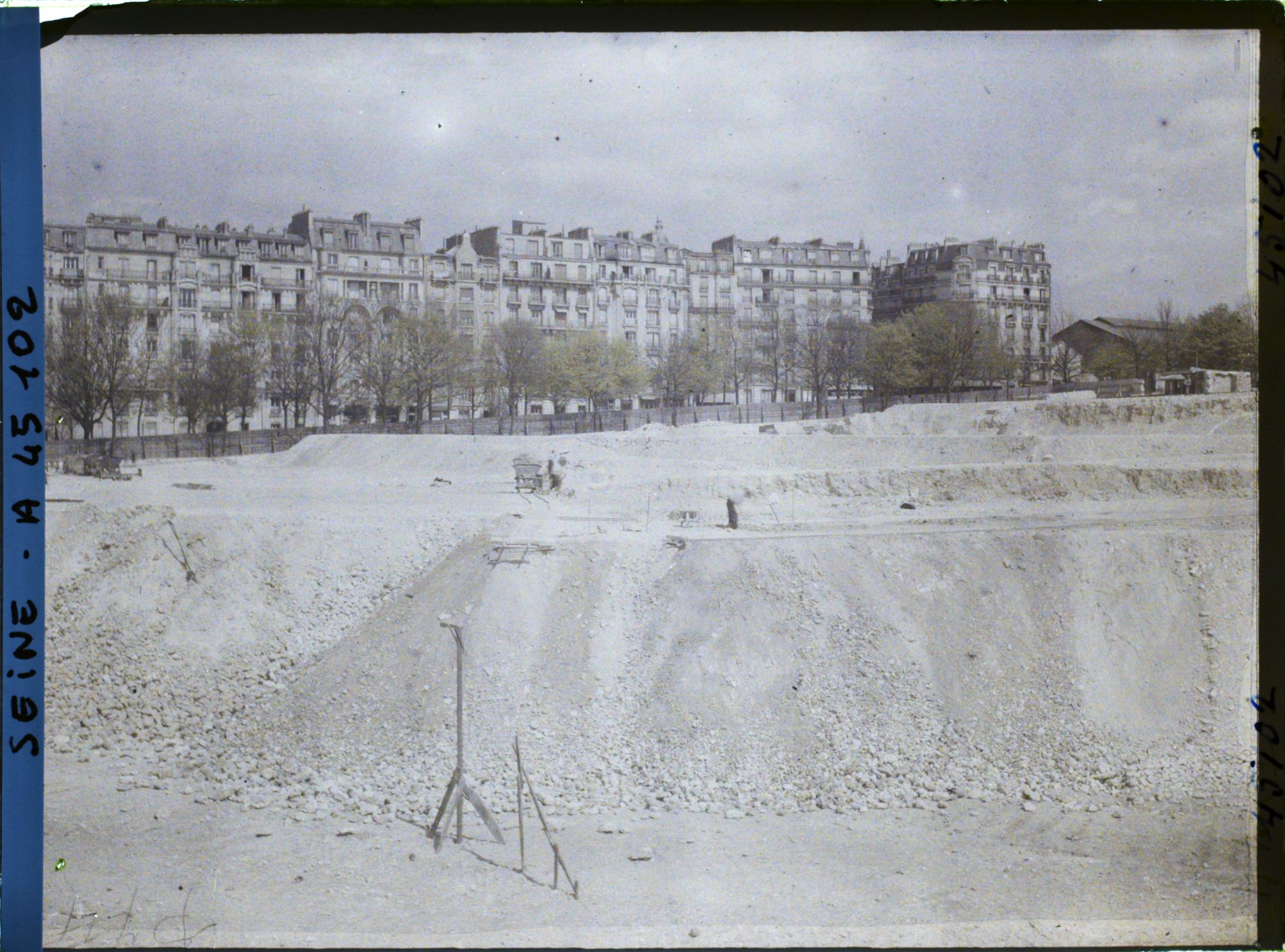Image représentant Démolition des anciennes fortifications à la porte de Versailles, boulevard Lefebvre