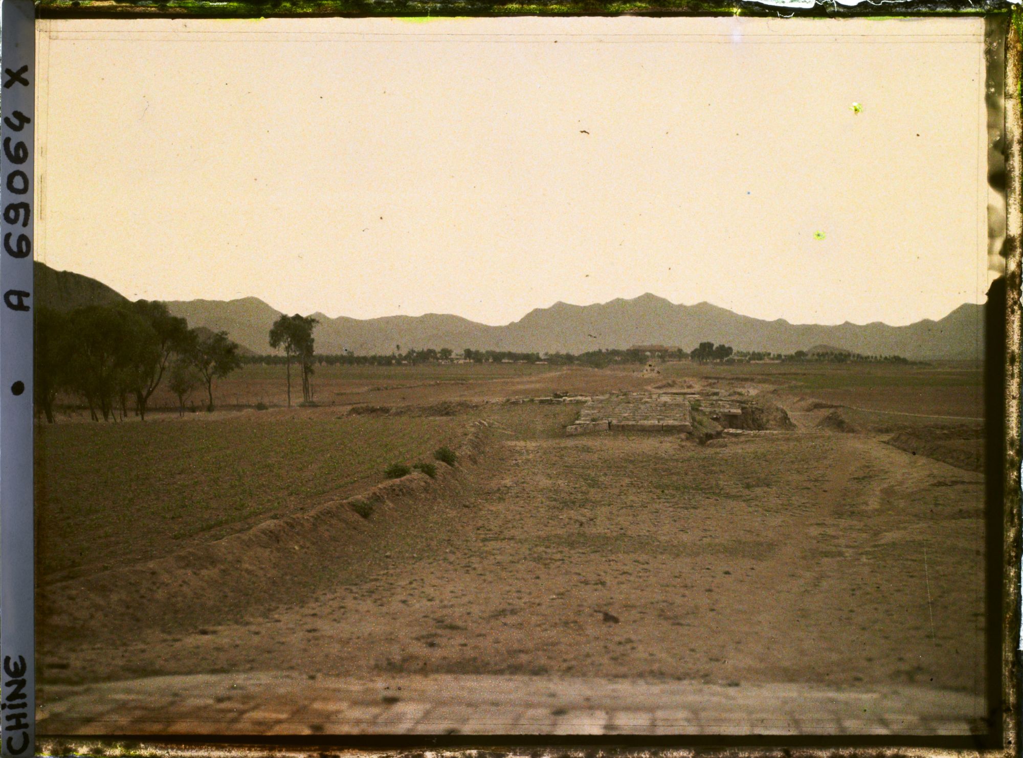 Image représentant Ming Shisanling (" Treize Tombeaux des Ming ")