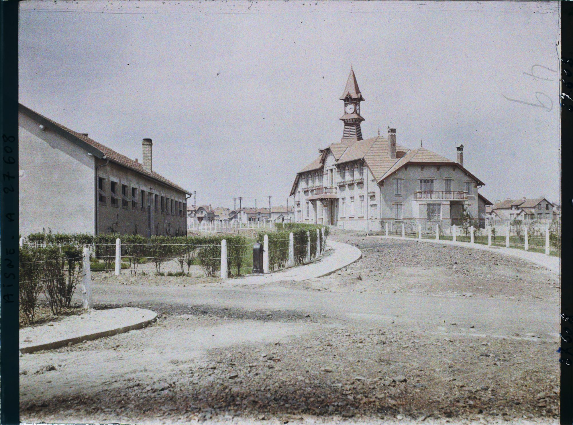 Image représentant France, Tergnier, Cité des Chemineaux, La Rue Lemelestrel et l'Ecole