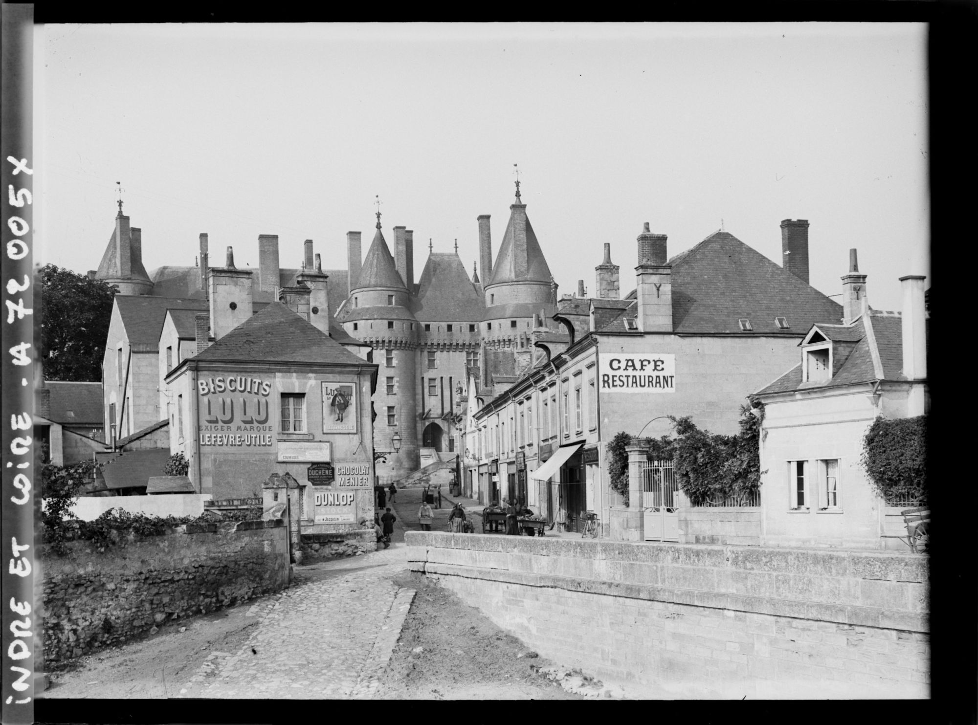 Image représentant Vue de la ville, le château à l'arrière-plan