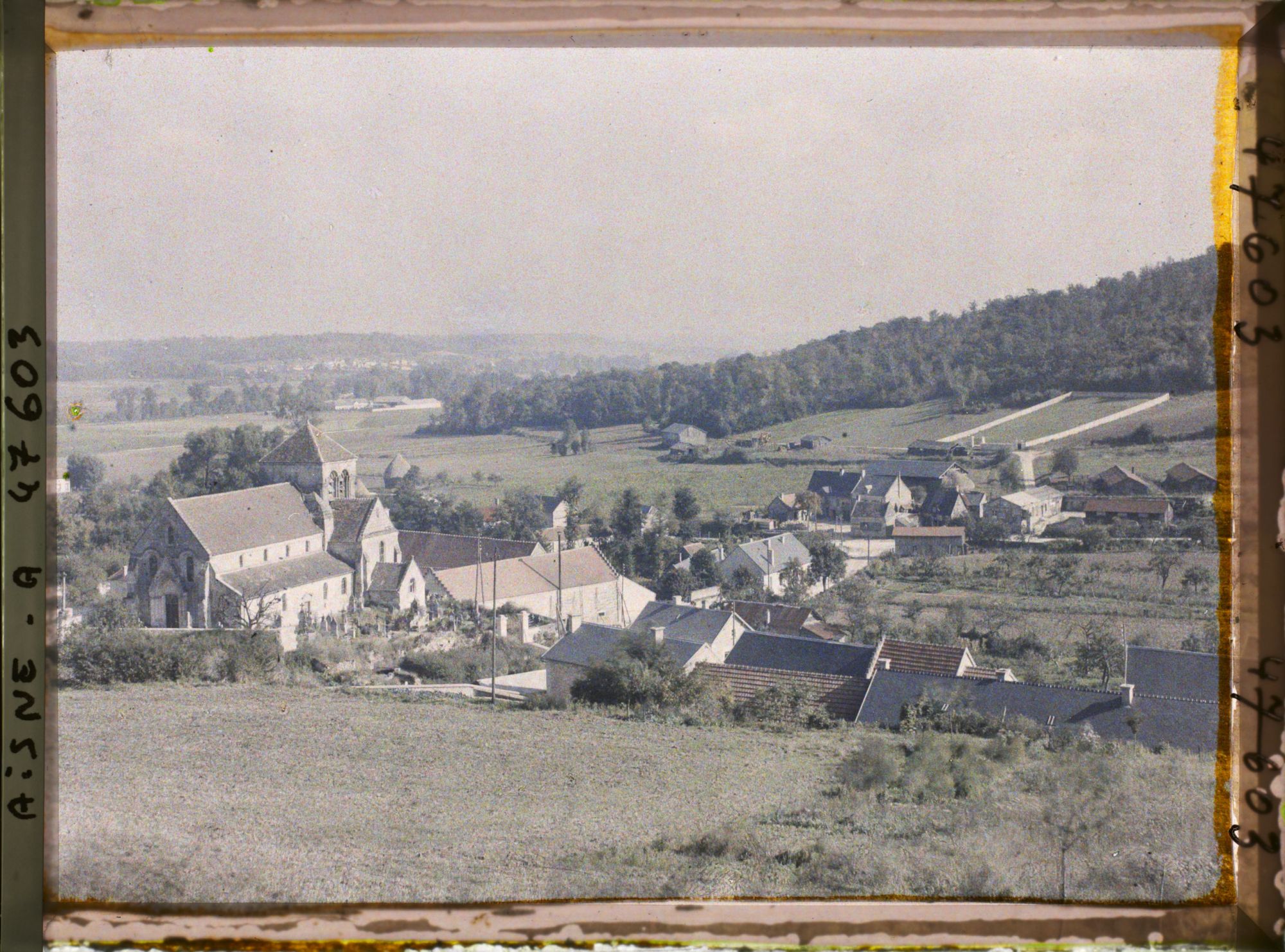Image représentant France, Pernaut, Vue gle du Village et Vallée de l'Aisne vers Pommiers