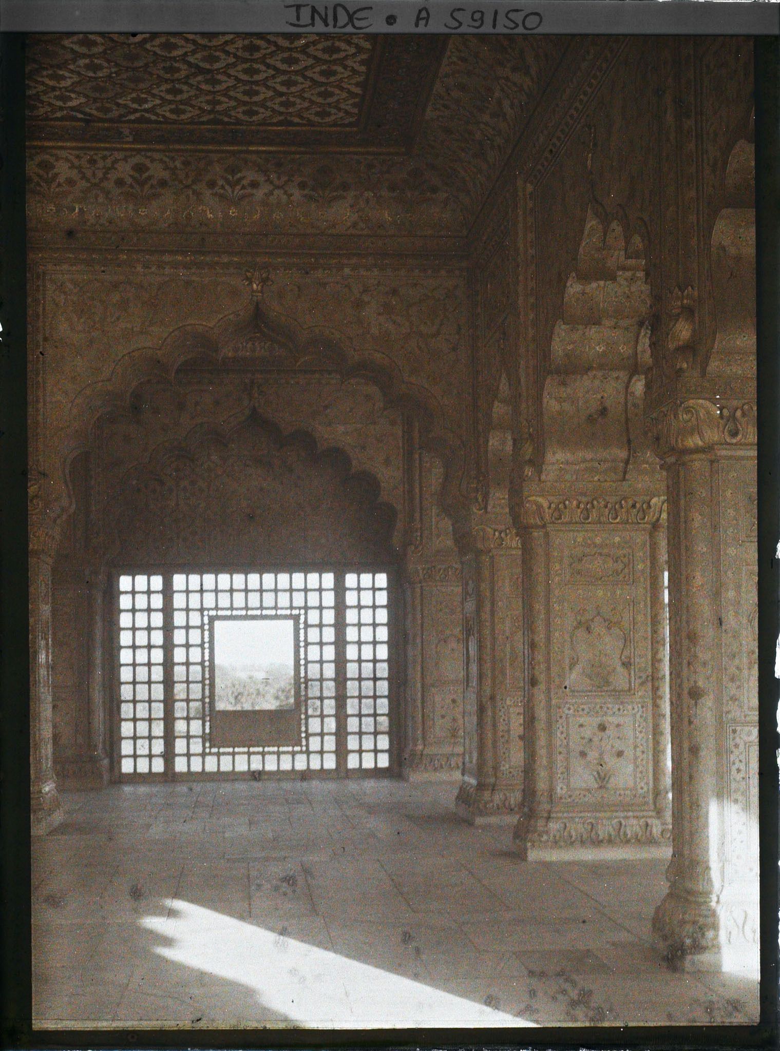 Image représentant Intérieur de la salle des audiences privées (Diwan-i-Khas) dans le fort Rouge (Lal Qila)