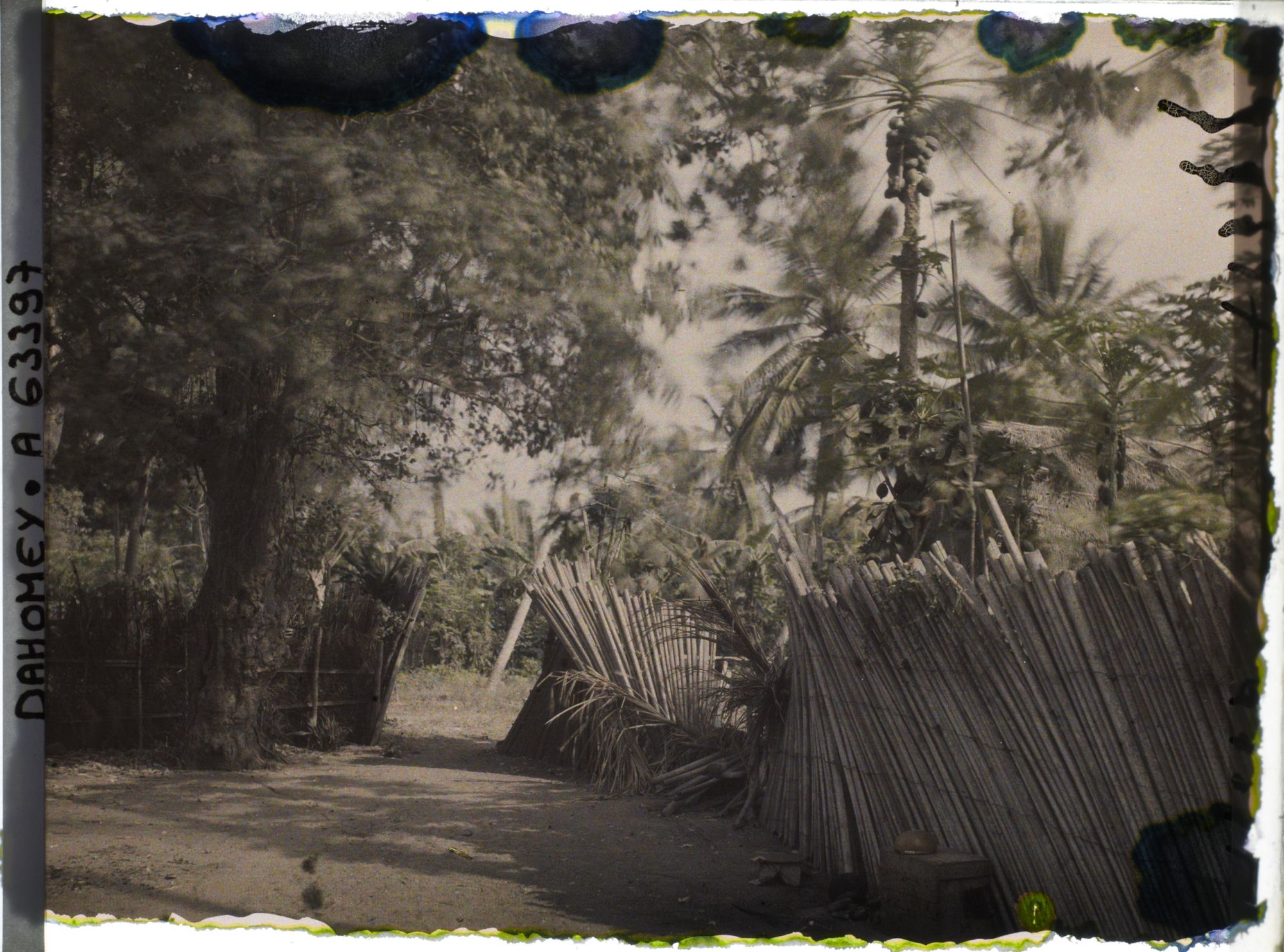 Image représentant L'entrée d'un enclos sacré