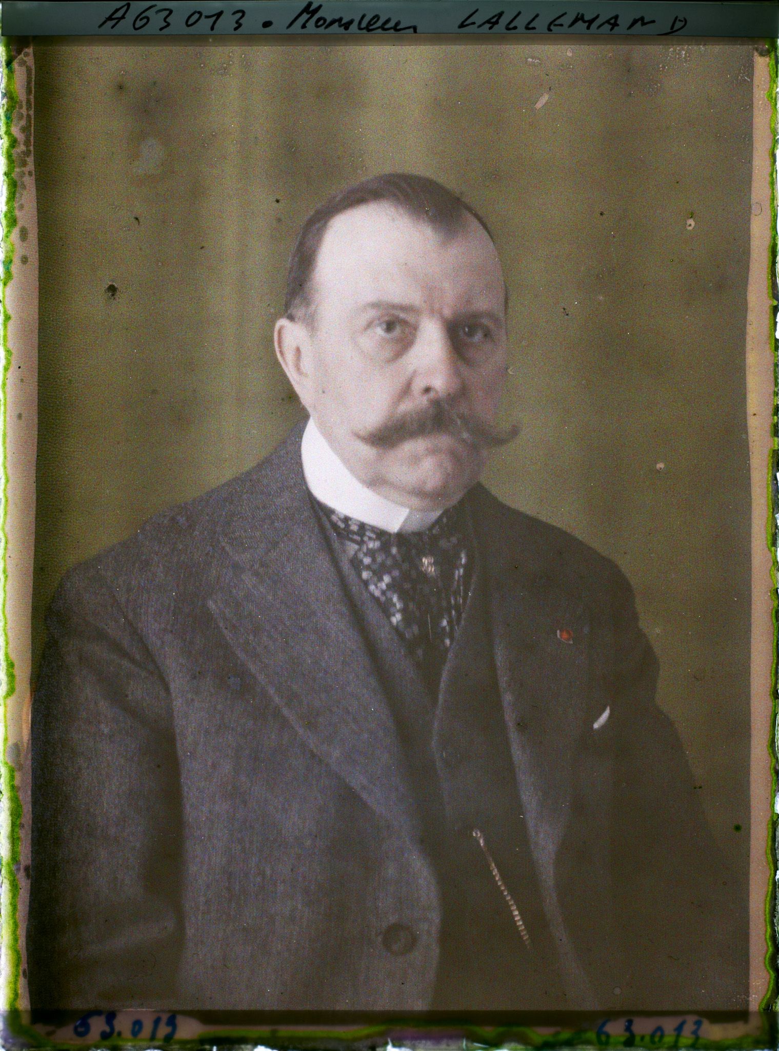 Image représentant https://musee-albert-kahn.s-museum.fr/home/NWQ2OTAwYzNmYjZlZTk1ZWQwODJmMjY4L2dlbmVyaWMtbm90aWNlLXRhYi9hdXRob3JpdHkvNjE3YTc5ZjVjZjhiODk2OGIzMzM3ZDIx/5d6900c3fb6ee95ed082f268/generic-notice-tab/authority/617a79ebcf8b8968b33370a2 Monsieur Lallemand