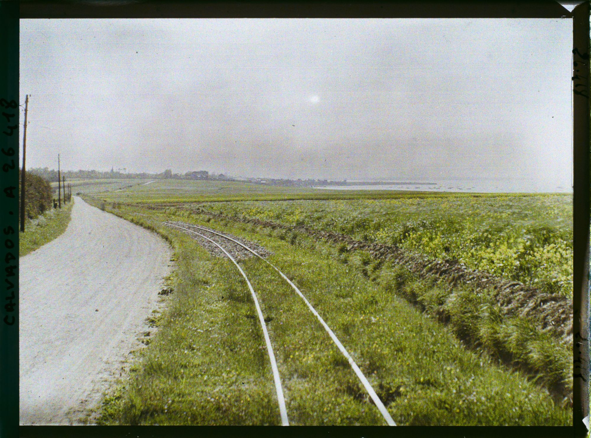 Image représentant Route de Saint-Pierre-du-Mont à Grandcamp-Maisy et l'aiguille de Grandcamp