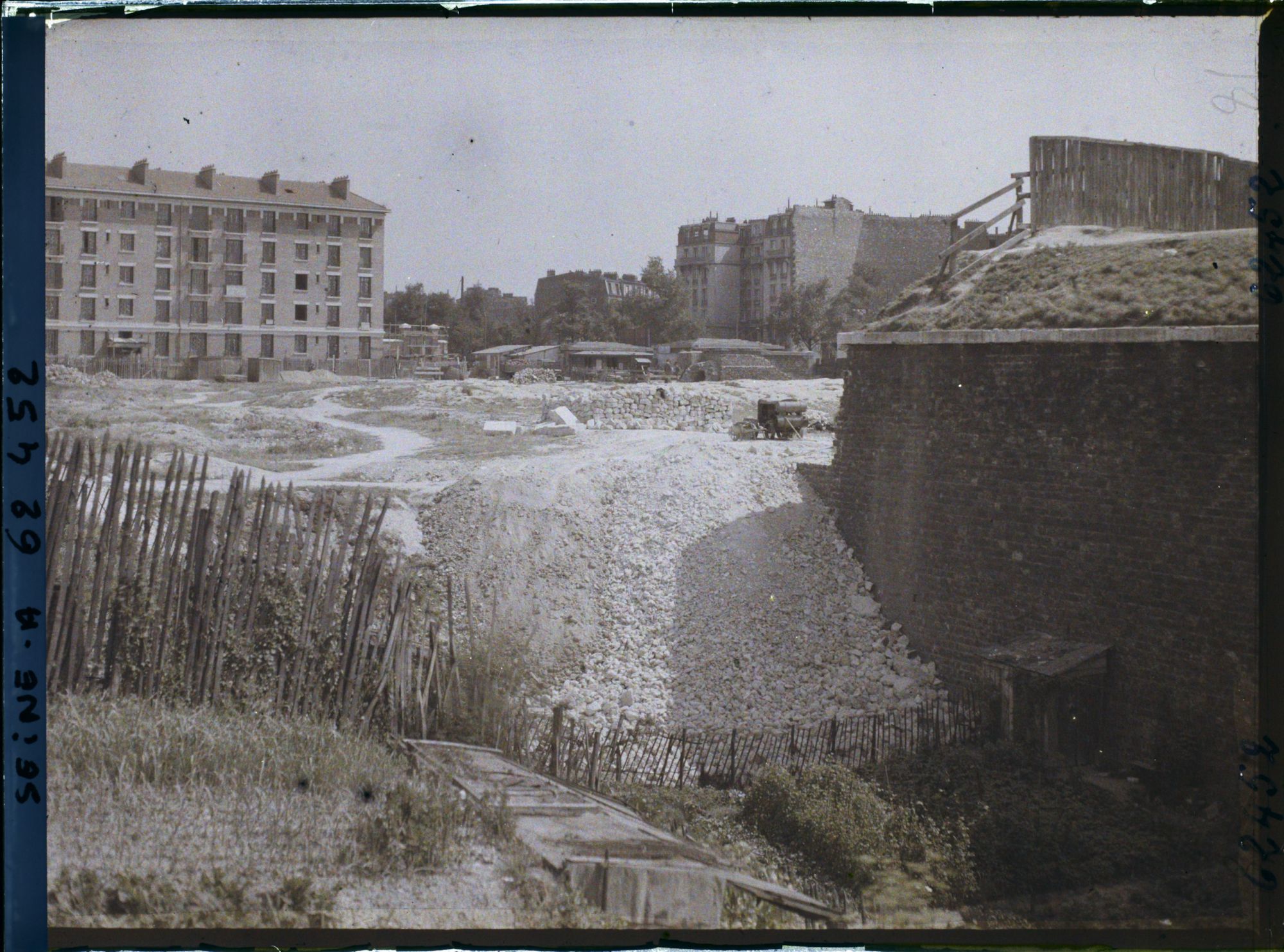 Image représentant Démolition des fortifications à la porte de Saint-Ouen (?)