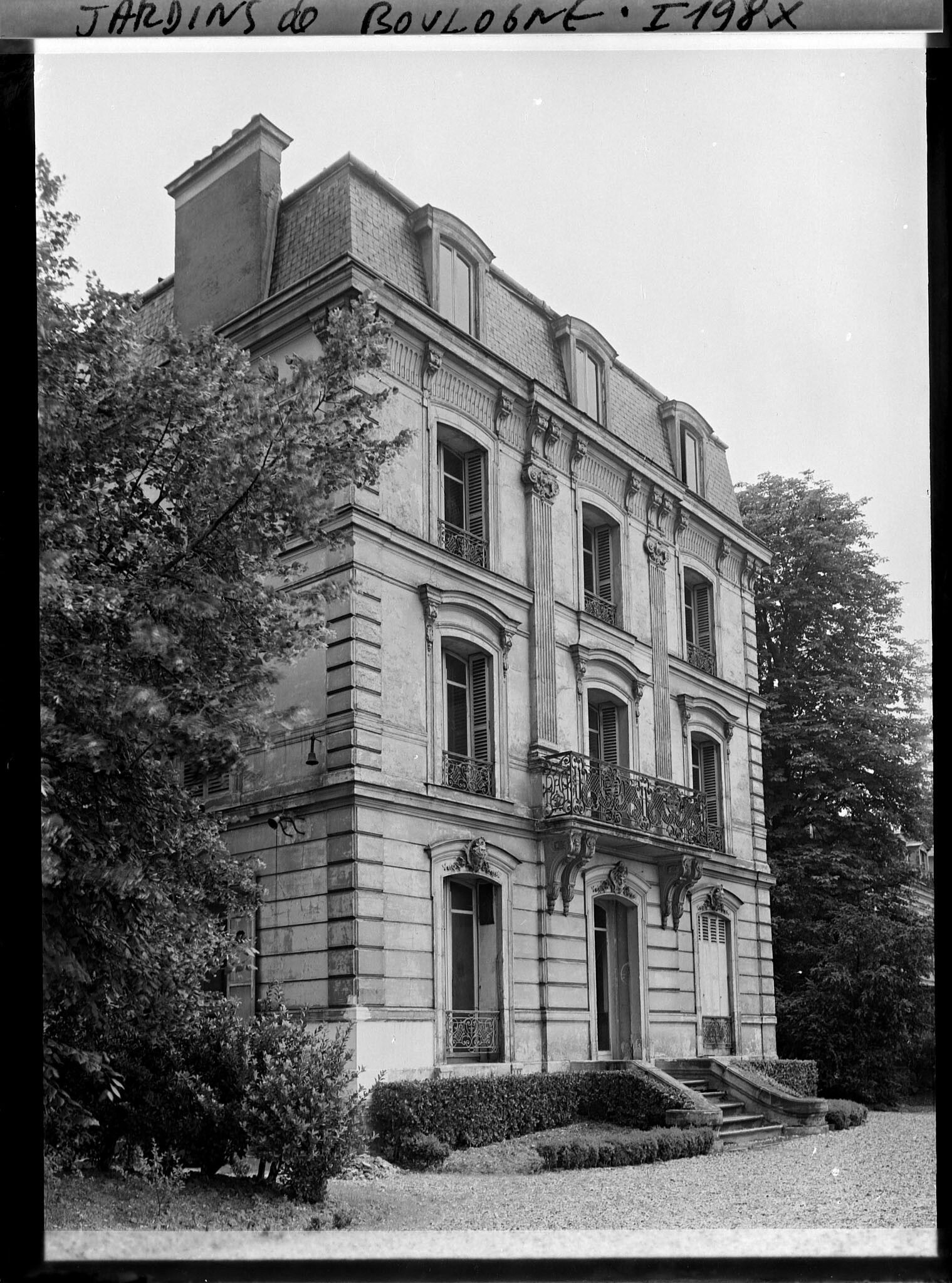 Image représentant Façade du cercle Autour du Monde