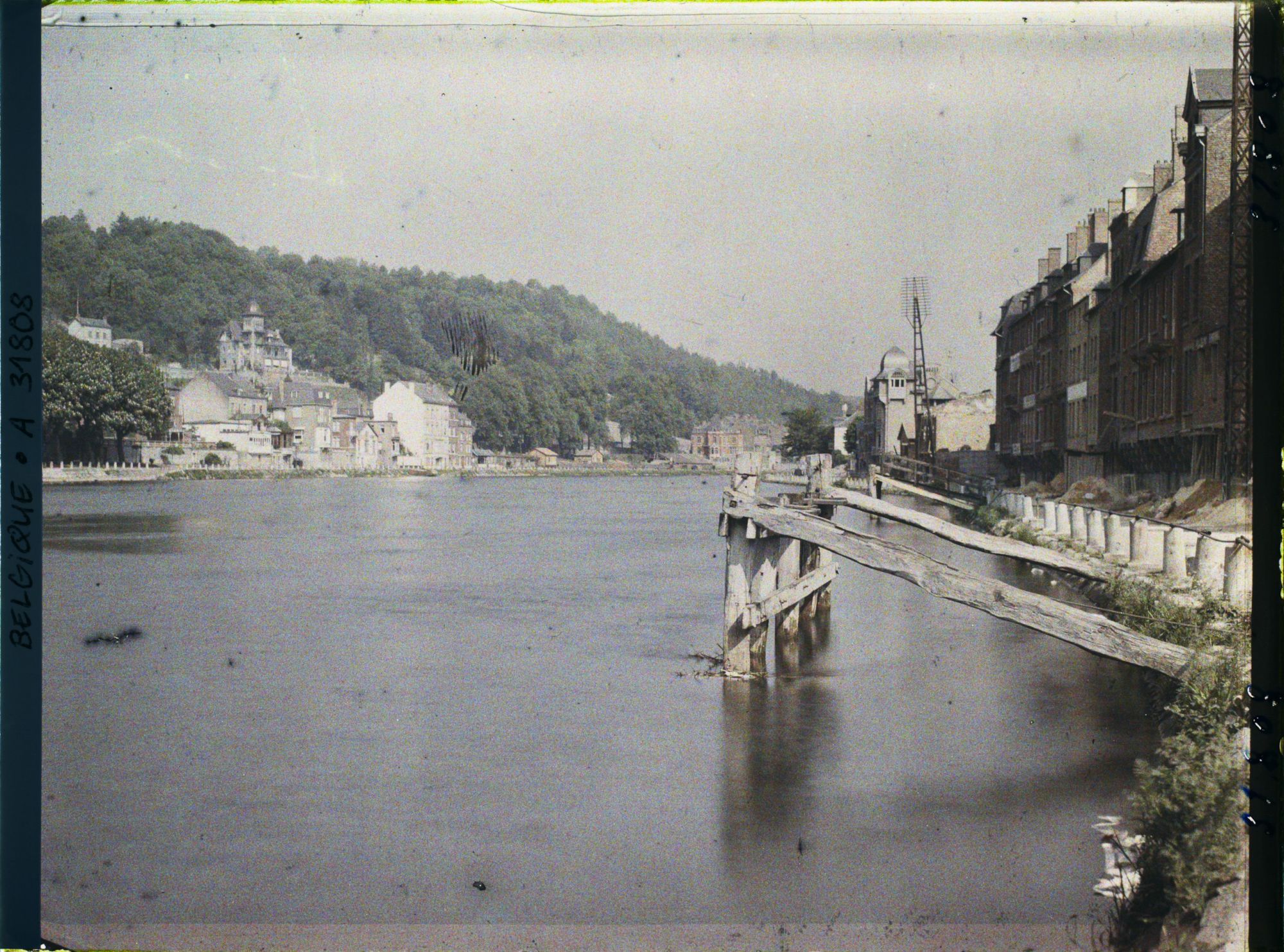 Image représentant Belgique, Dinant, Rive gauche de la Meuse