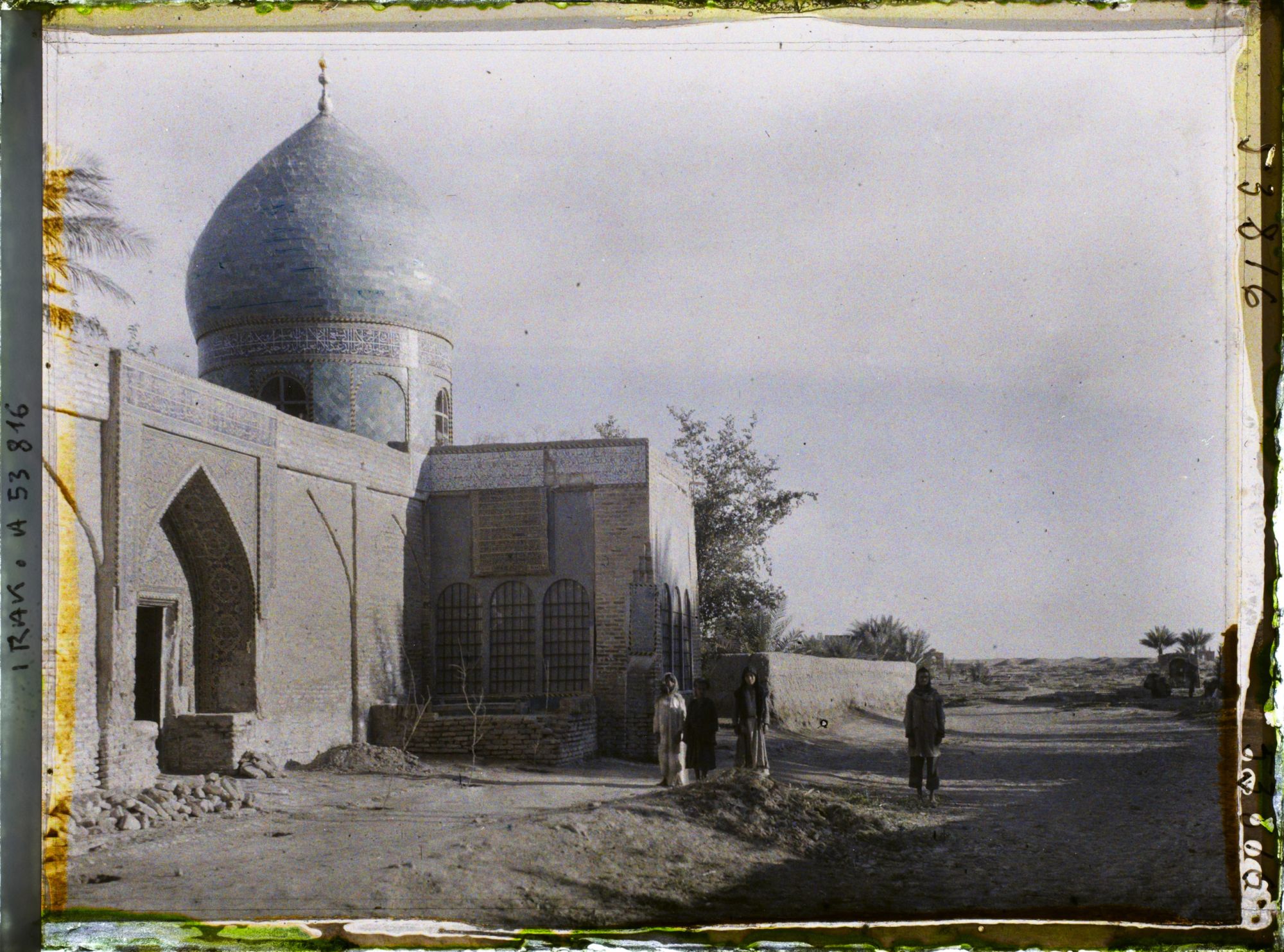 Image représentant Petite mosquée dans le grand cimetière chiite