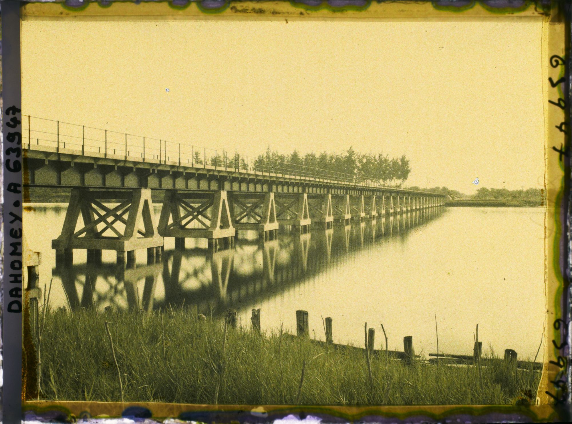 Image représentant Le grand pont du chemin de fer sur la lagune