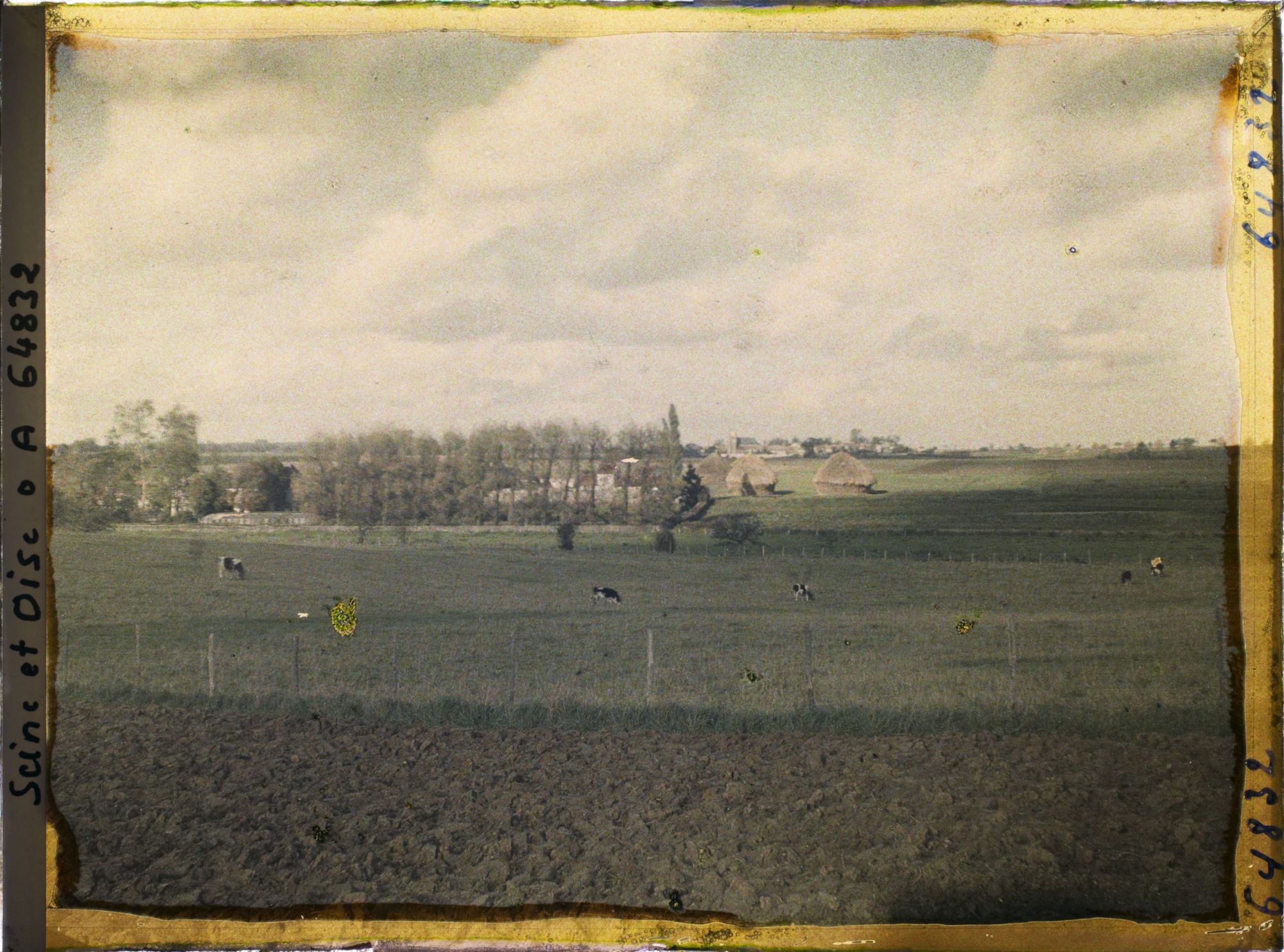 Image représentant Seine et Oise, Domont, Labours, prairies et meules de blé